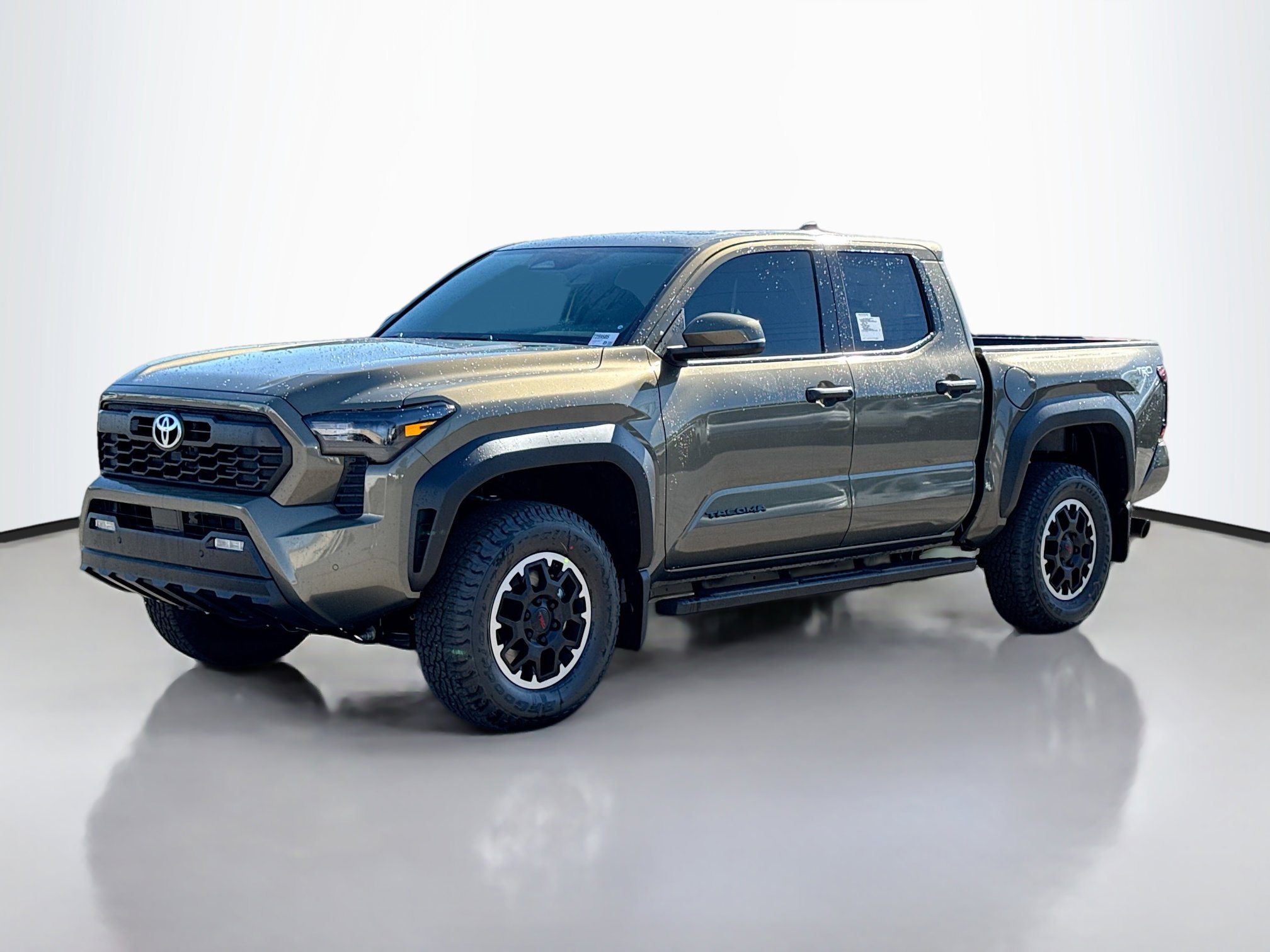 2025 Toyota Tacoma TRD Off-Road photo 2