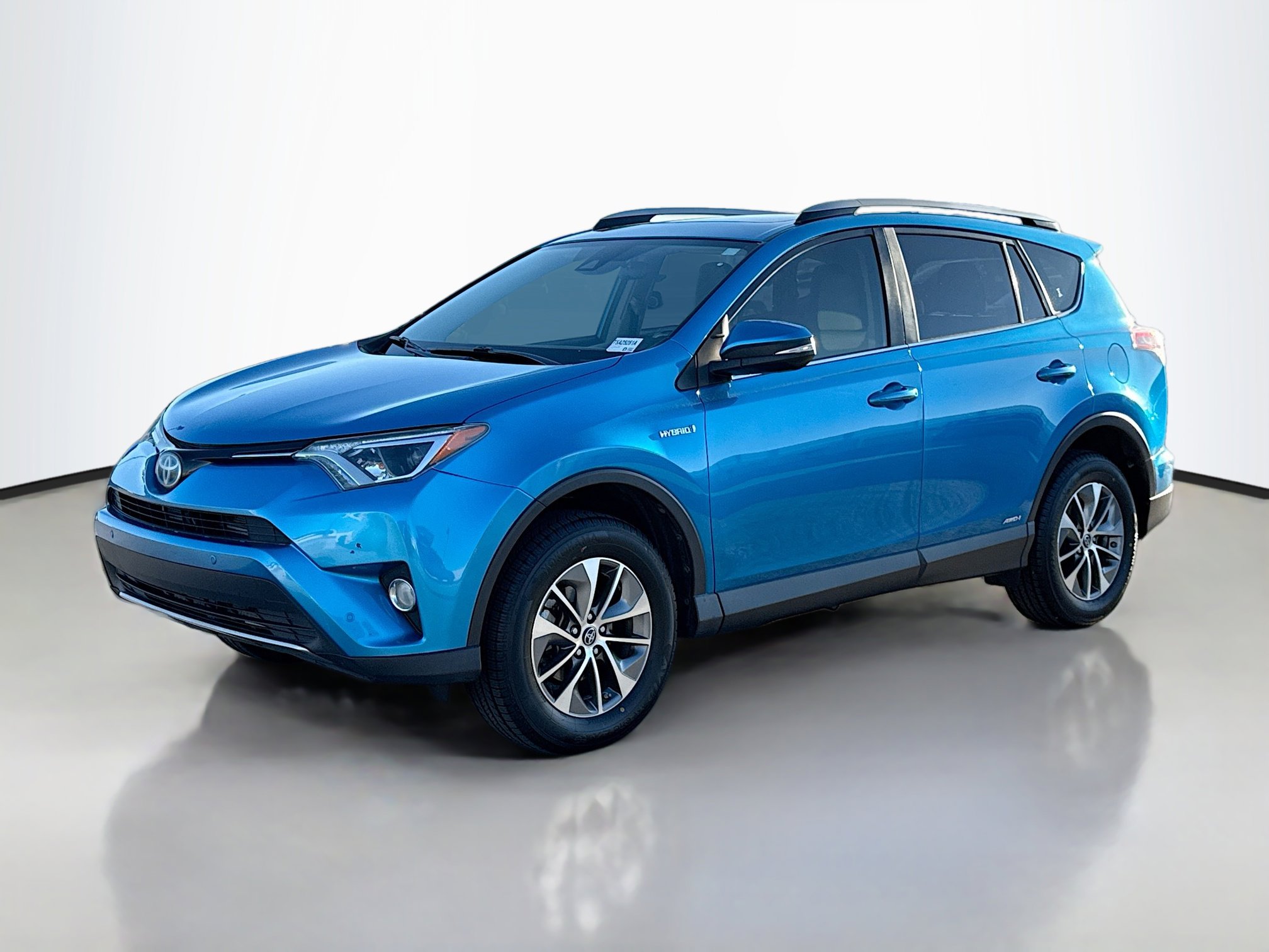 2017 Toyota RAV4 Hybrid XLE photo 2