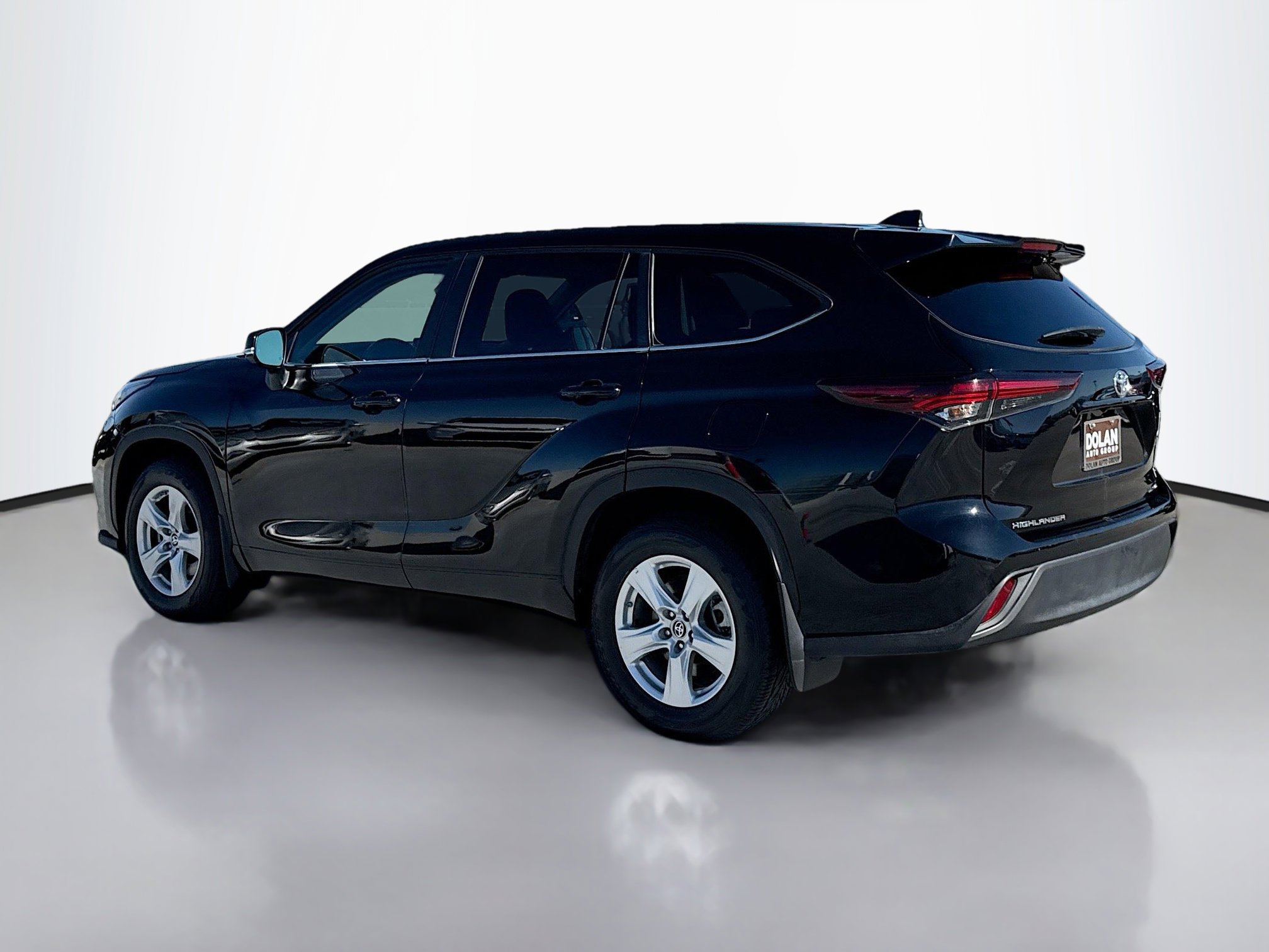 2024 Toyota Highlander LE photo 3