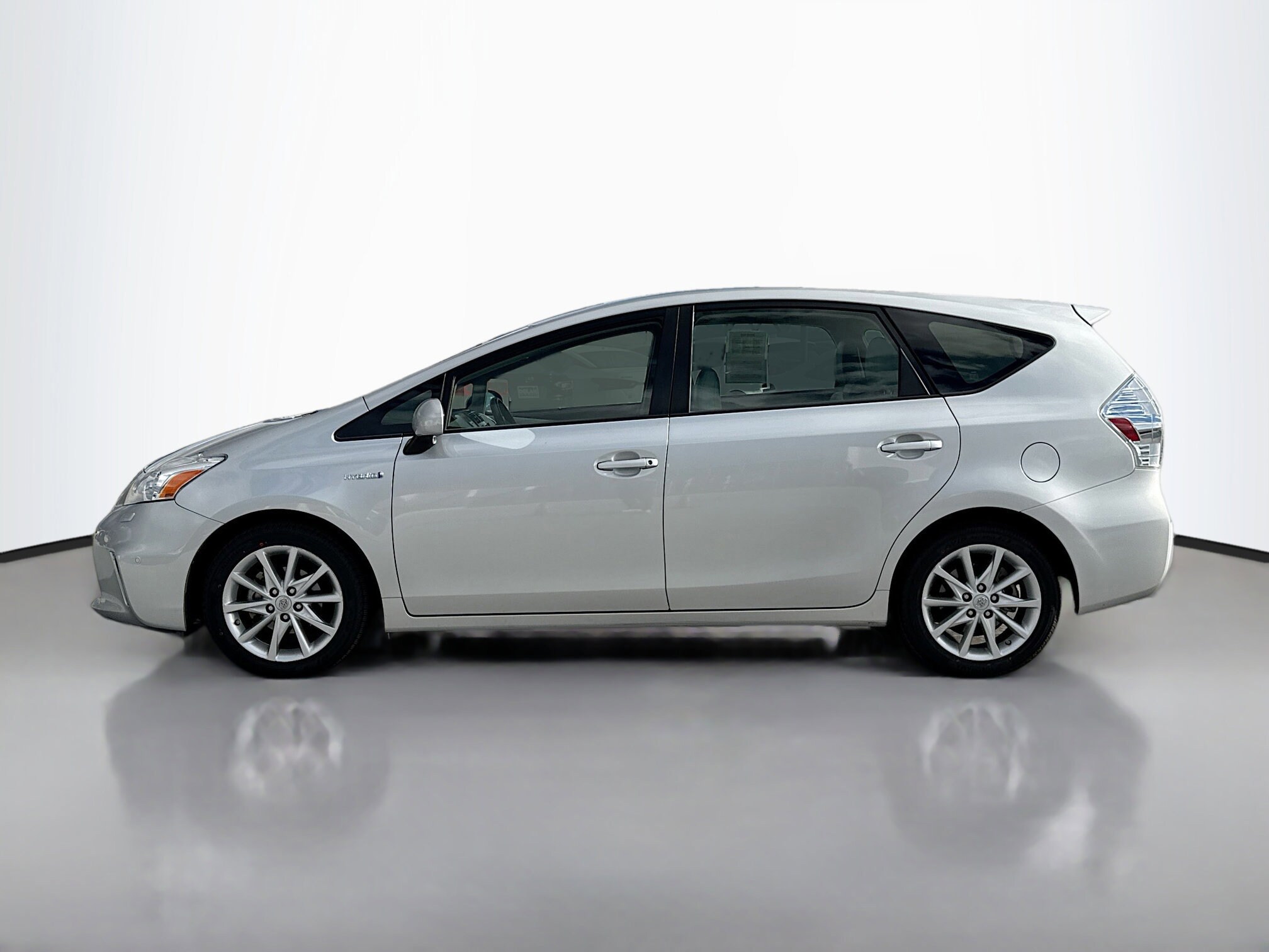 2012 Toyota Prius V Five photo 2