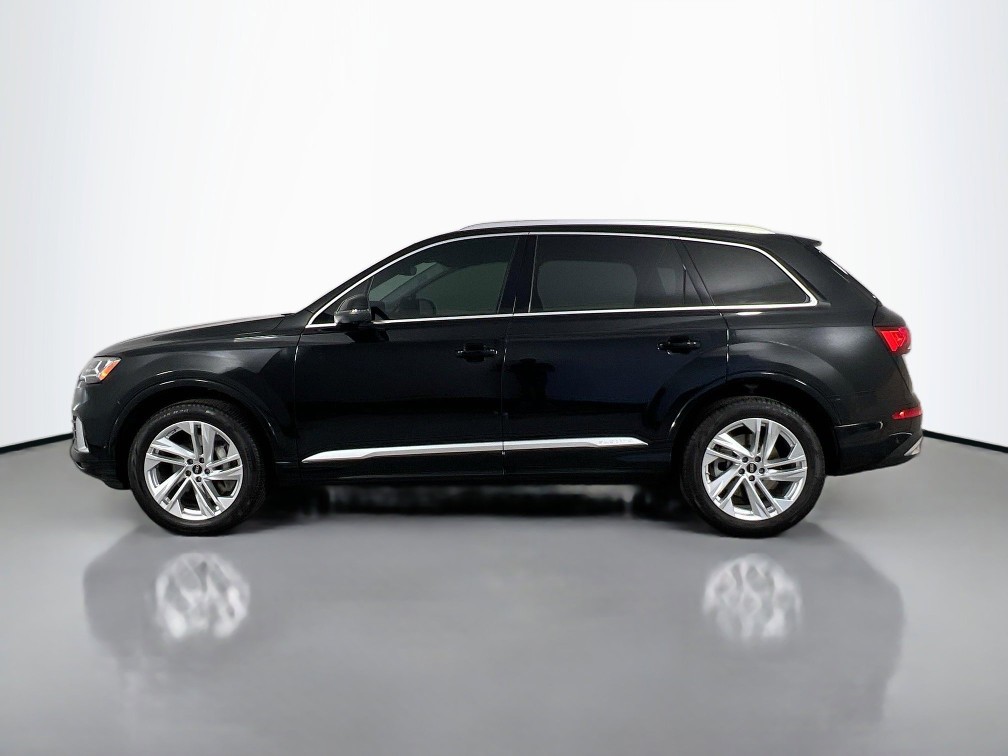 2022 Audi Q7 55 Premium Plus photo 2