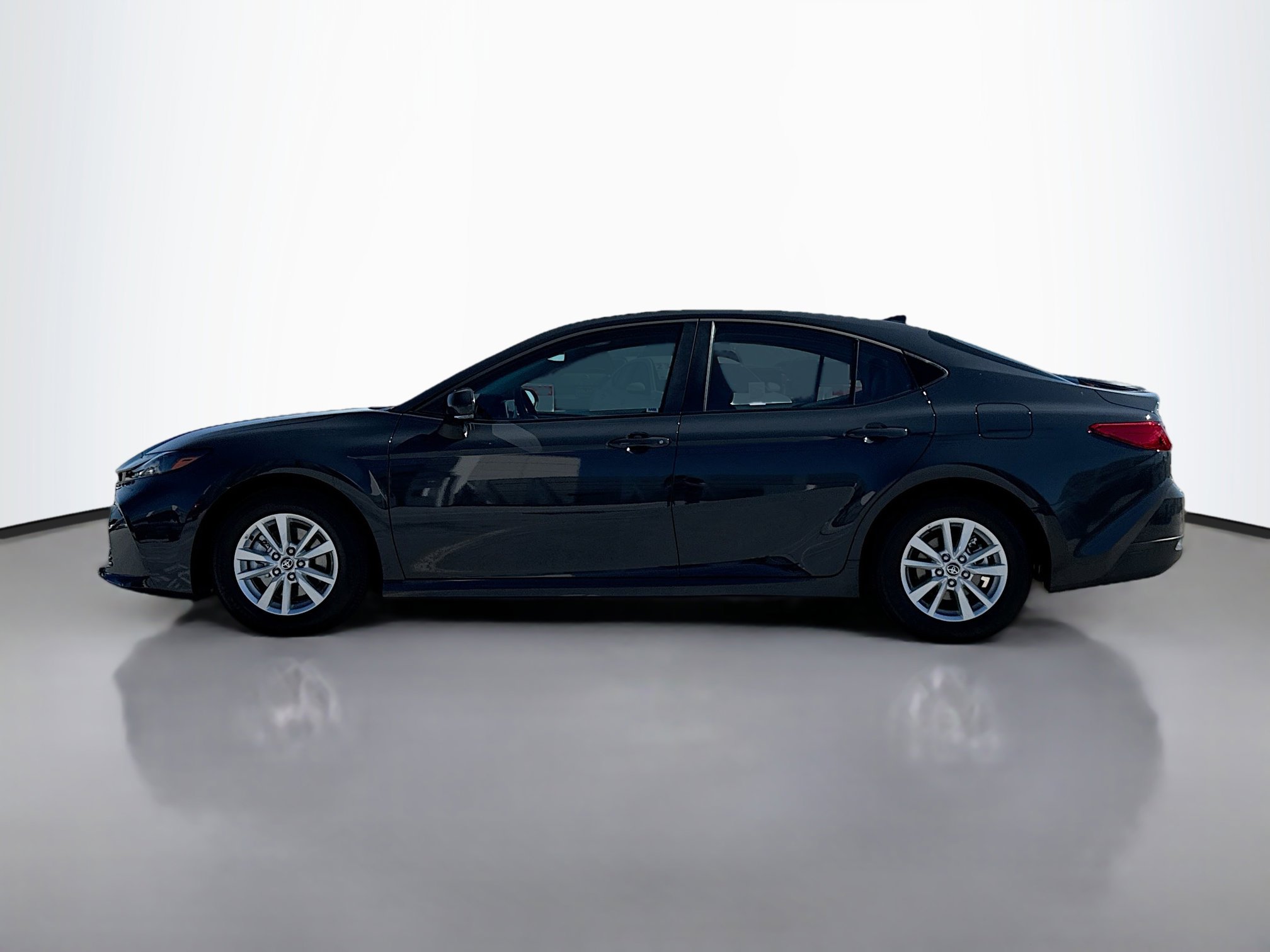 2025 Toyota Camry LE photo 3