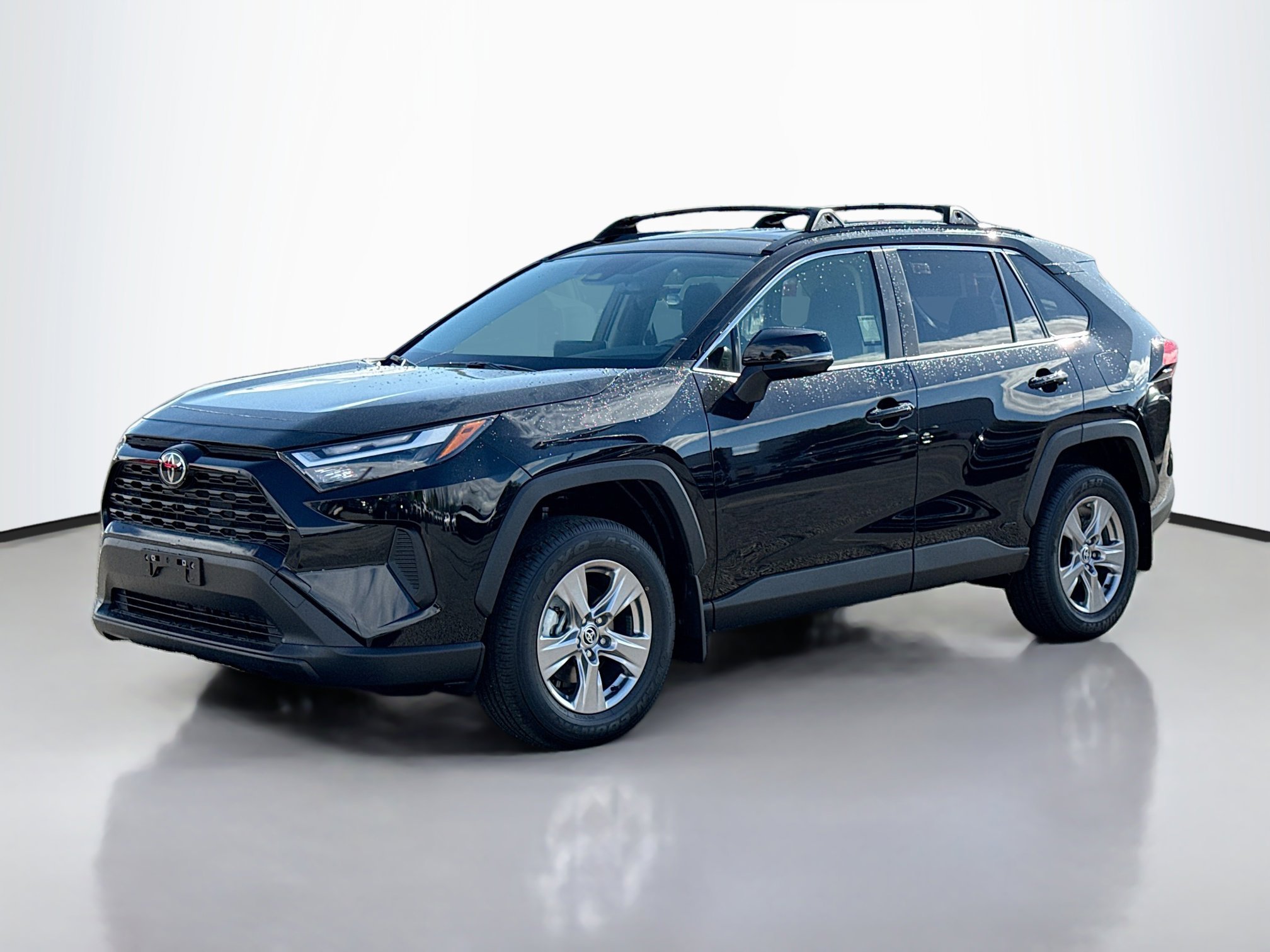 2025 Toyota RAV4 Hybrid LE photo 2