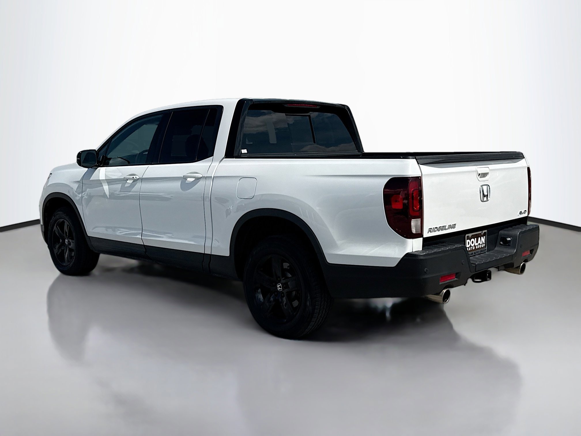2023 Honda Ridgeline Black Edition photo 3