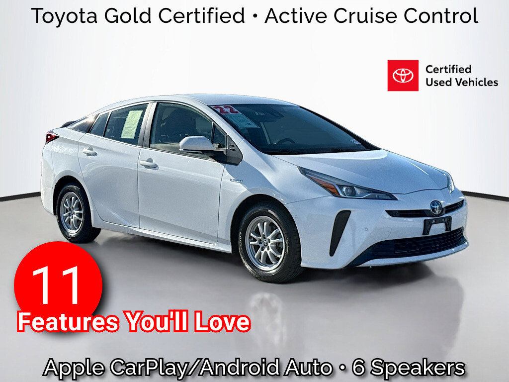 2022 Toyota Prius LE's photo