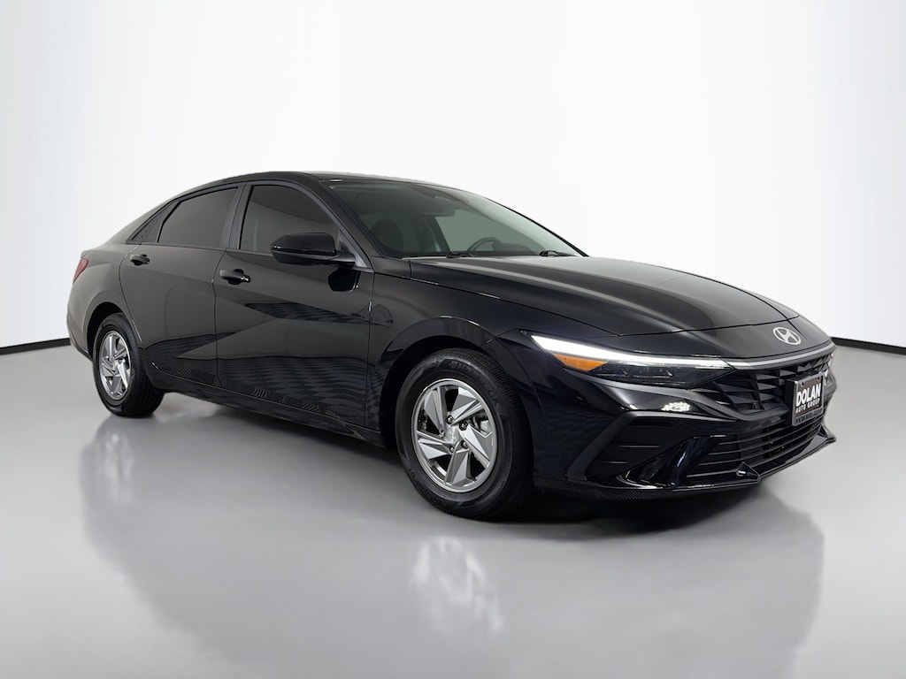 Used 2025 Hyundai Elantra SE Sedan