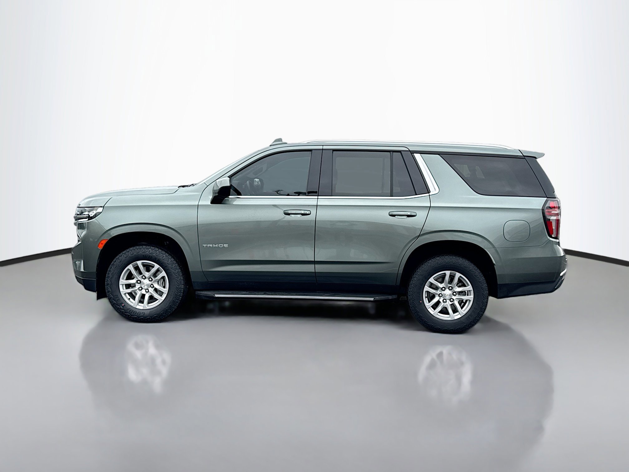 2023 Chevrolet Tahoe LS photo 2