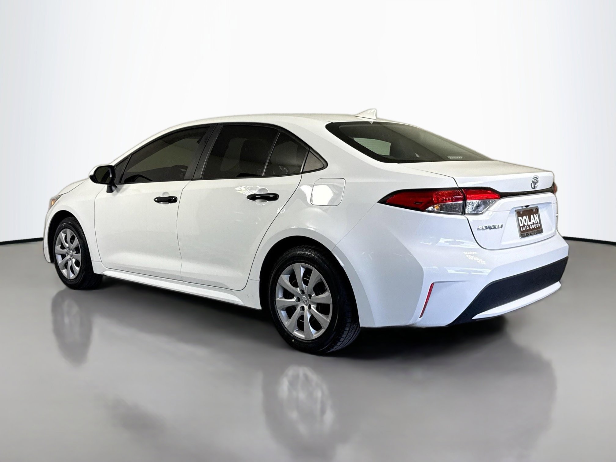 2022 Toyota Corolla LE photo 3