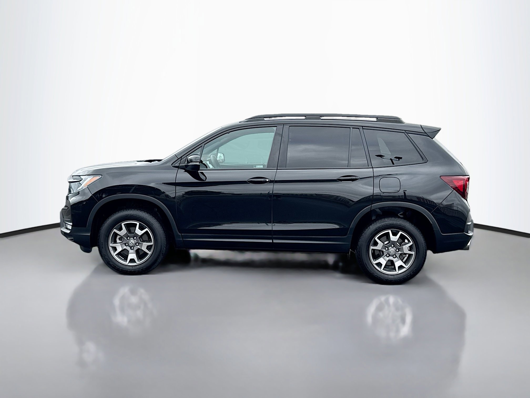 2023 Honda Passport TrailSport photo 2