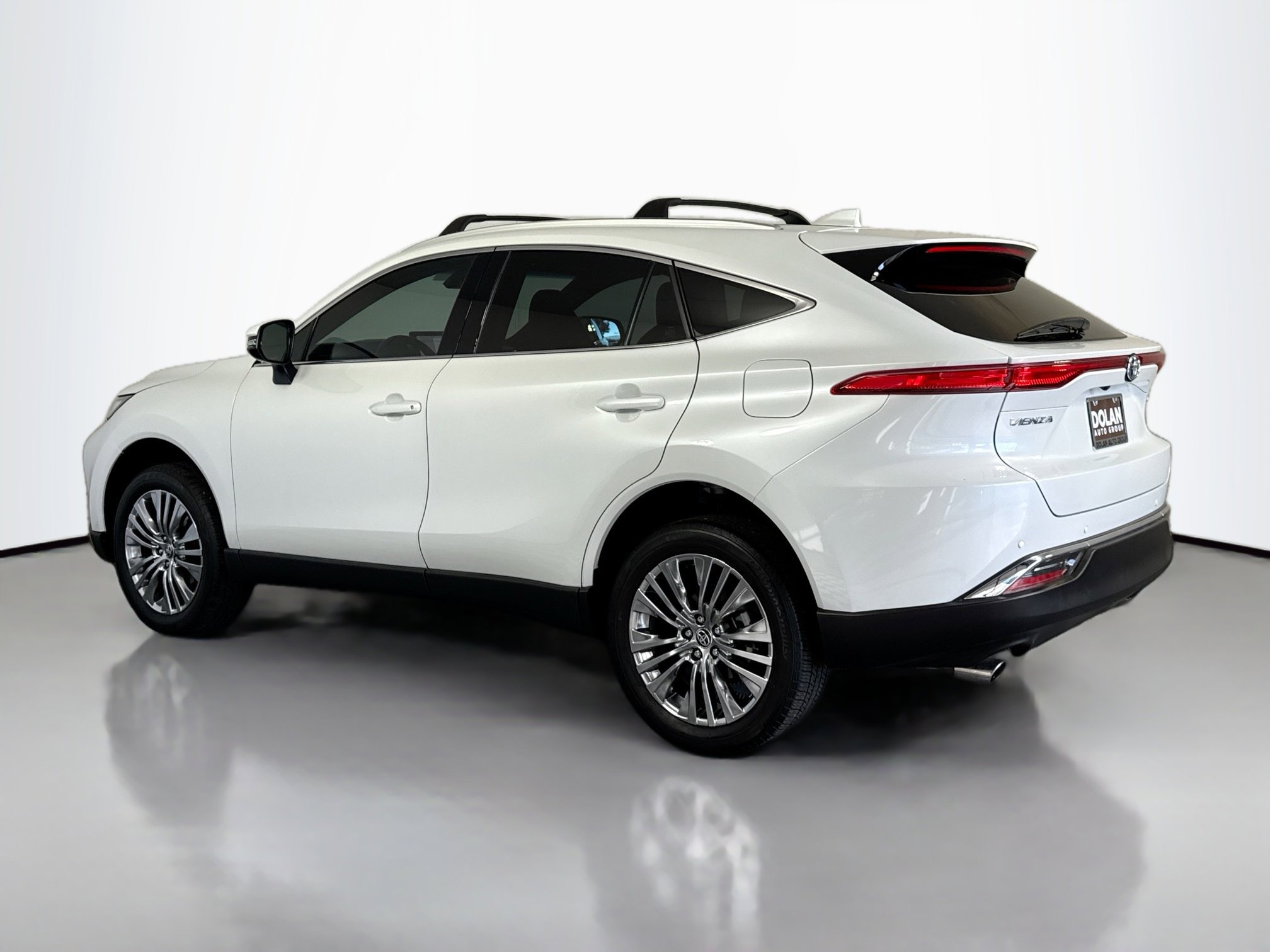 2024 Toyota Venza XLE photo 3