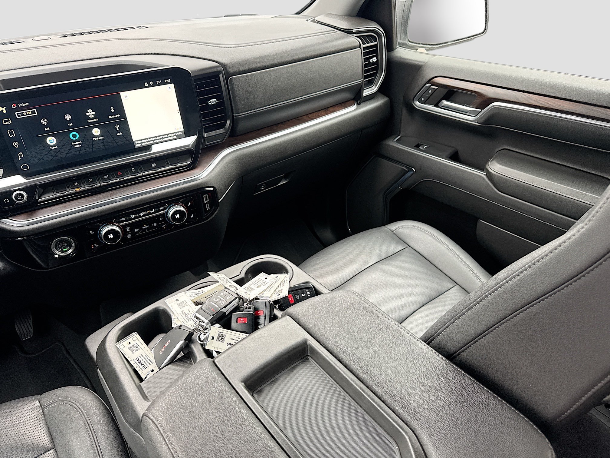 2024 GMC Sierra 1500 SLT - Photo 13
