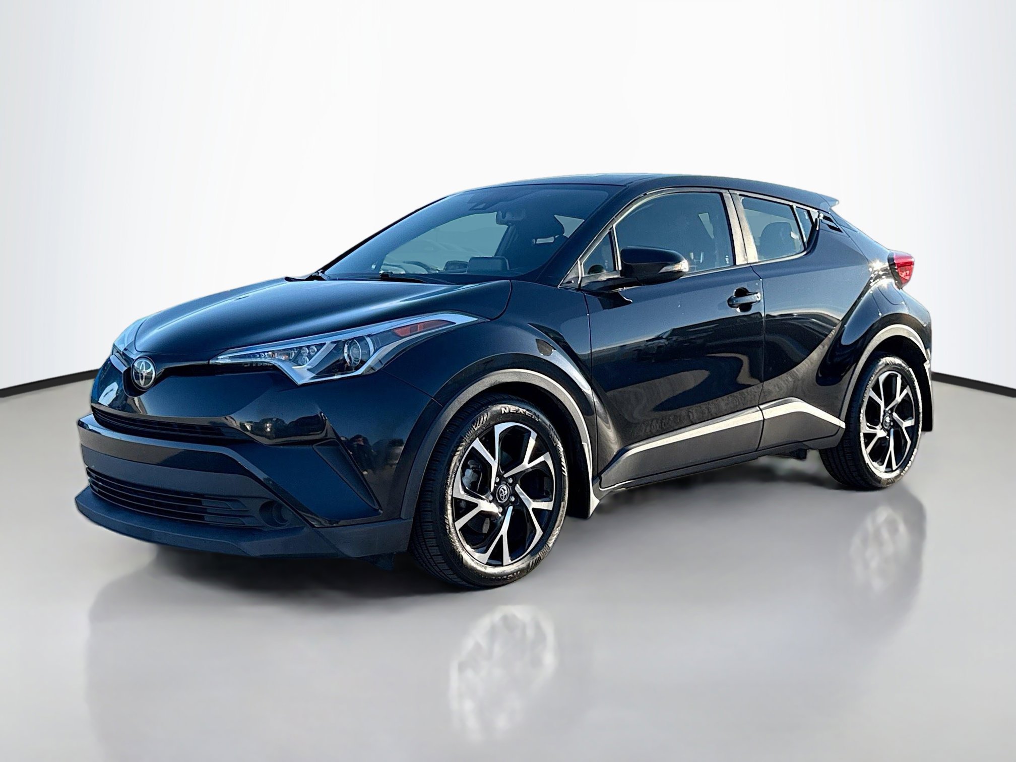2019 Toyota C-HR XLE photo 2