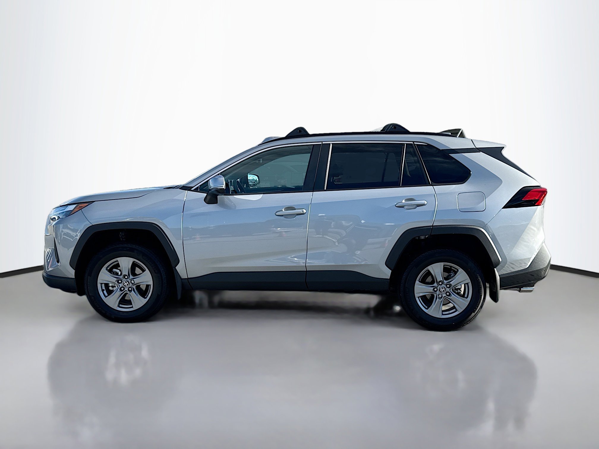 2025 Toyota RAV4 XLE photo 3