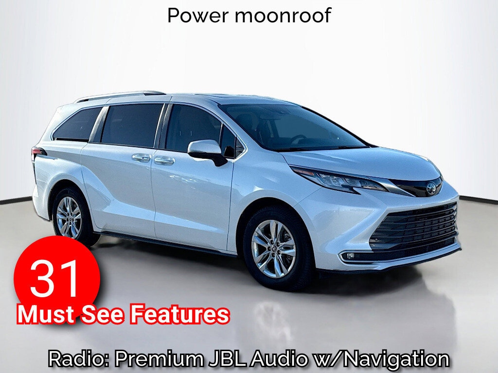 2022 Toyota Sienna Limited's photo