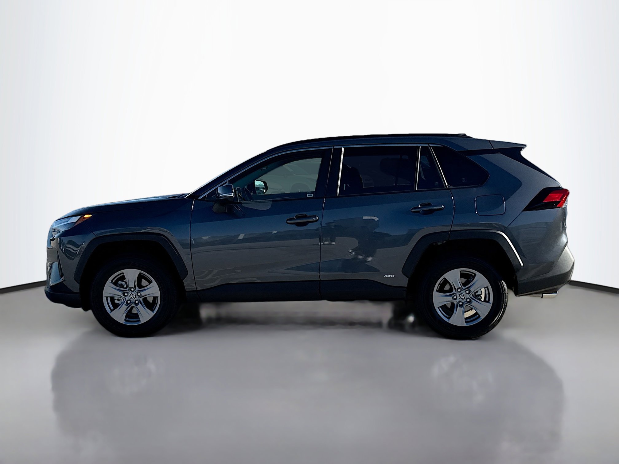 2025 Toyota RAV4 Hybrid LE photo 3