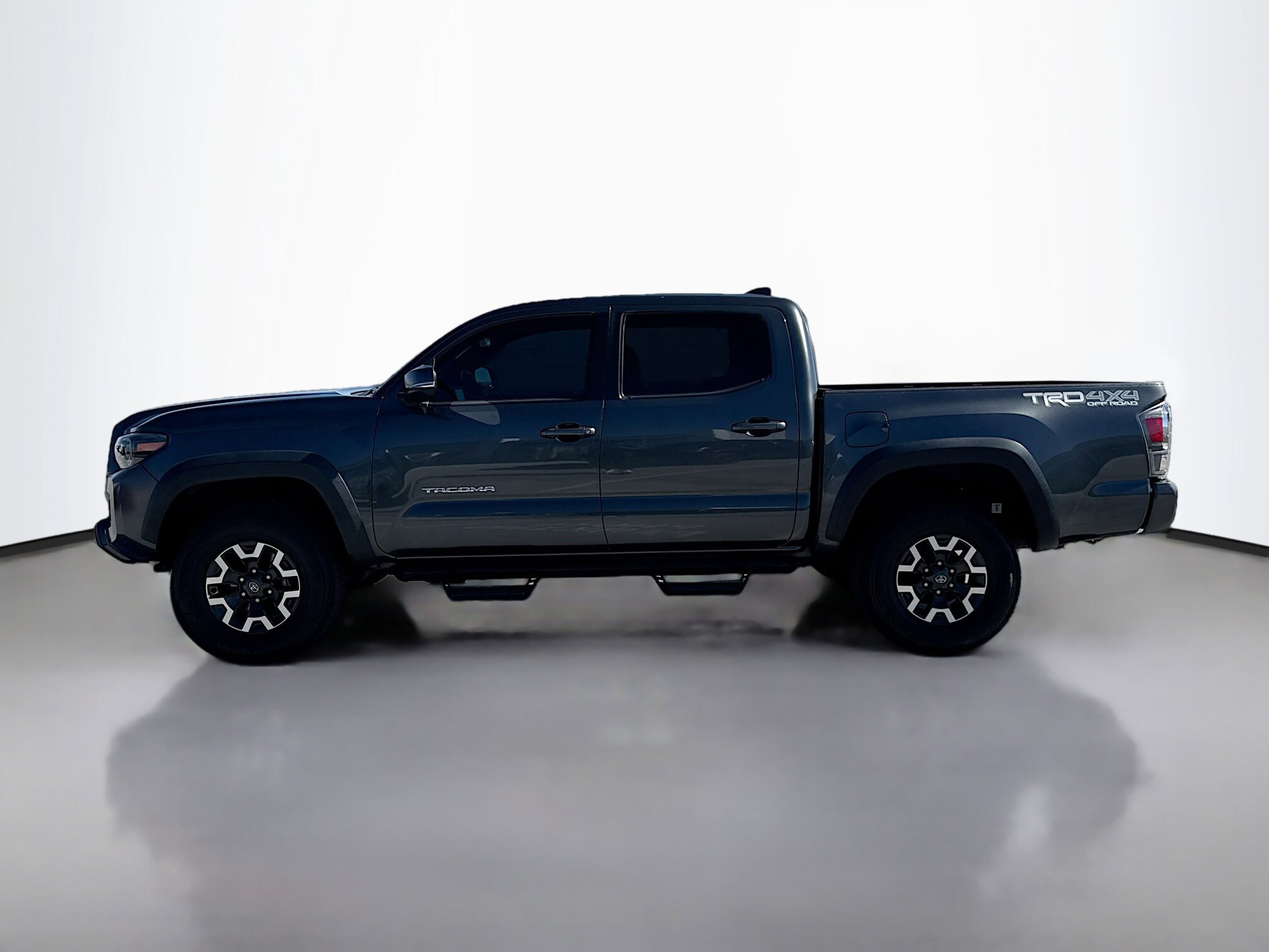 2022 Toyota Tacoma TRD Off-Road photo 3