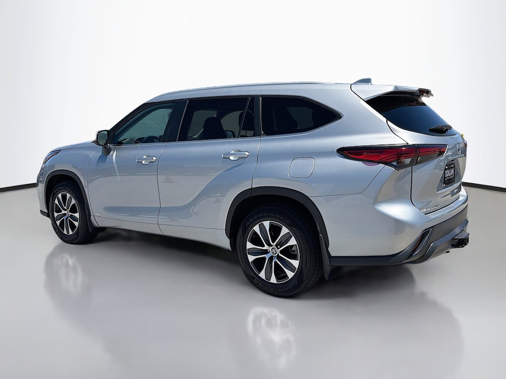 Used 2023 Toyota Highlander Hybrid XLE SUV