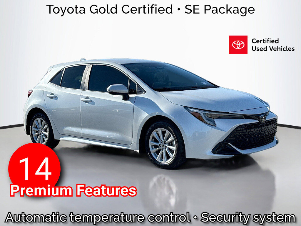2024 Toyota Corolla Hatchback SE's photo