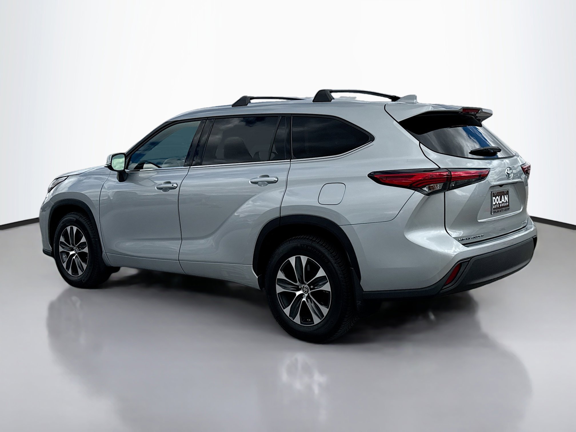 2021 Toyota Highlander XLE photo 4