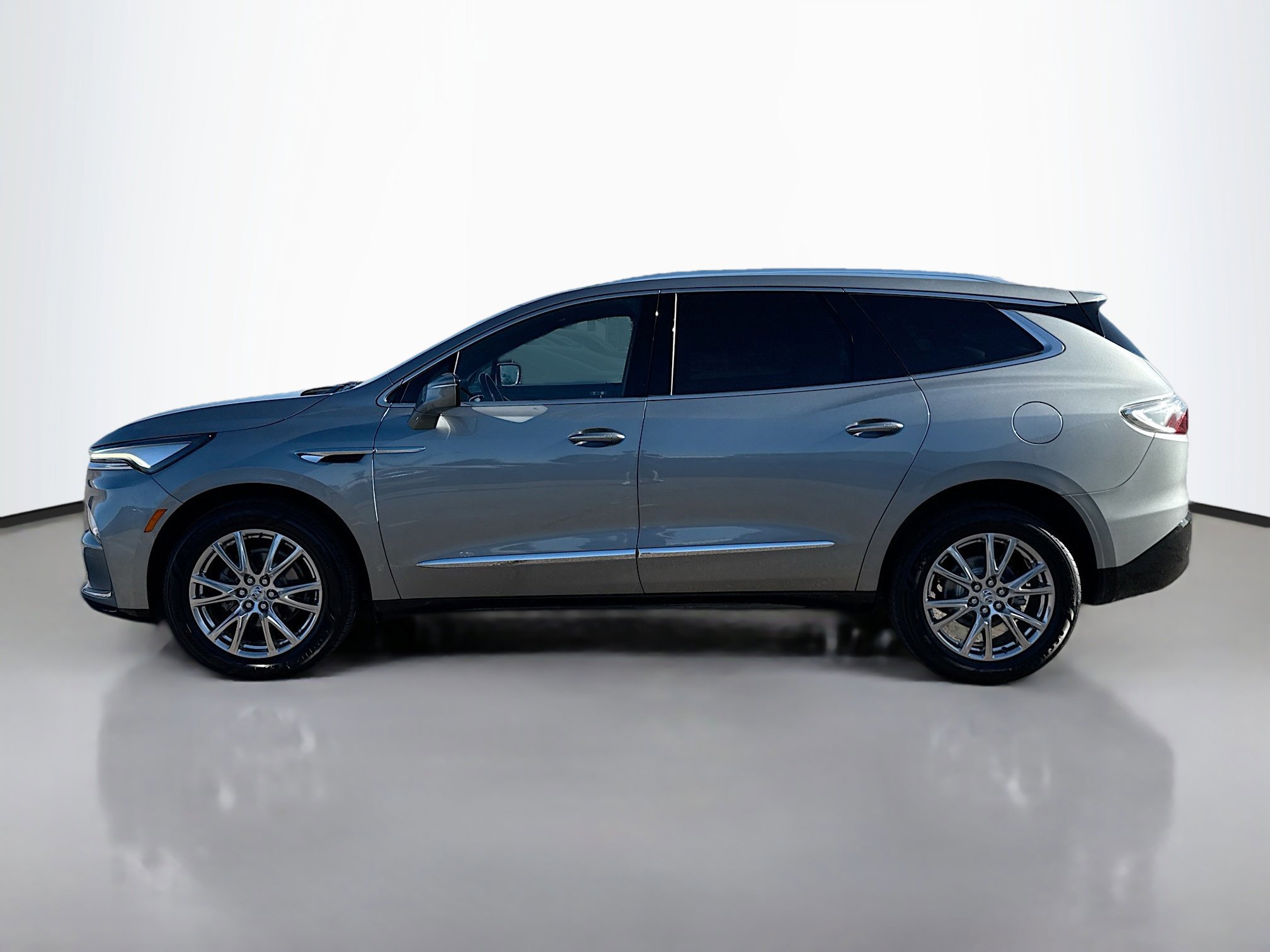 2023 Buick Enclave Essence photo 2