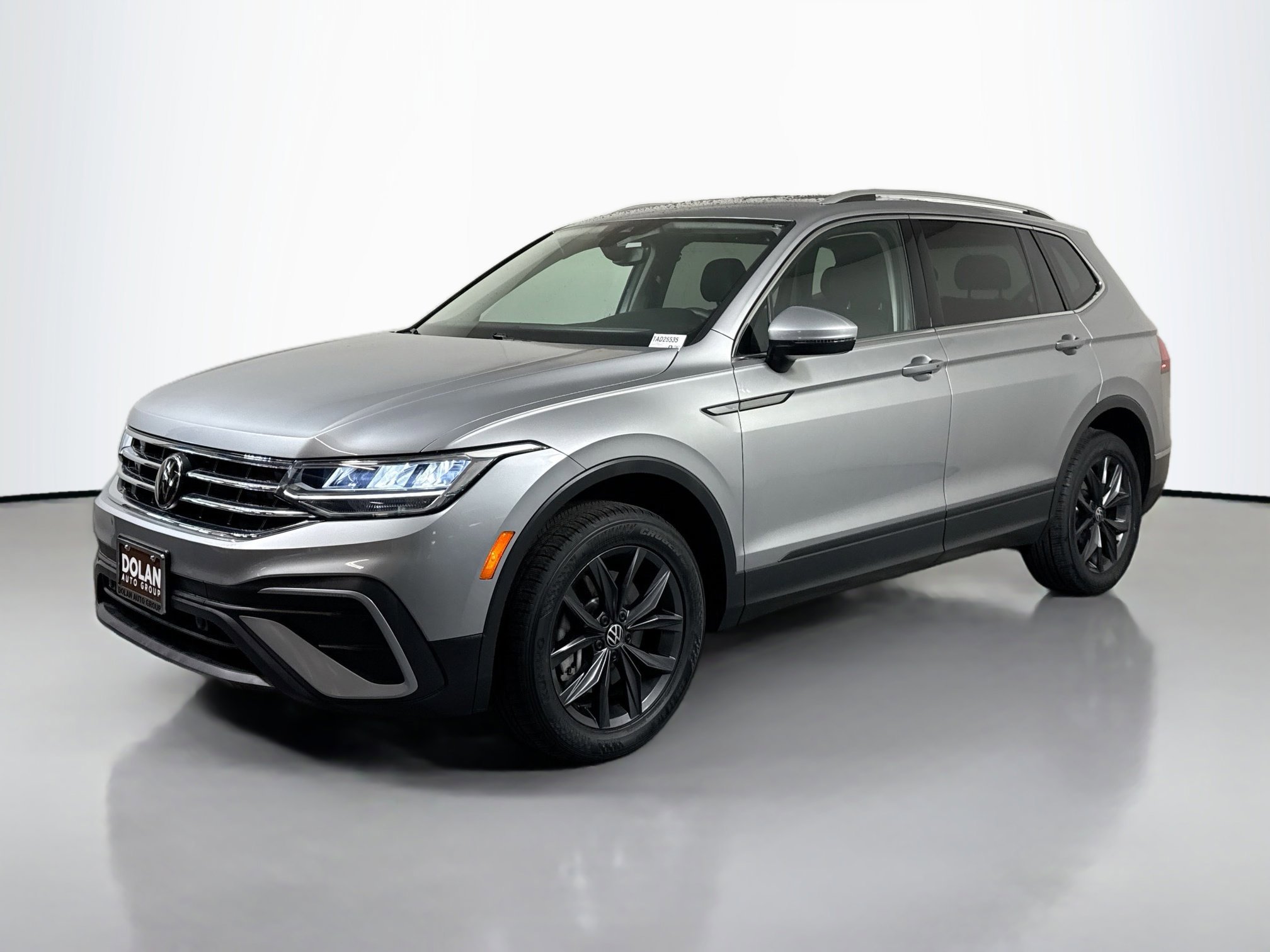 2023 Volkswagen Tiguan SE photo 3