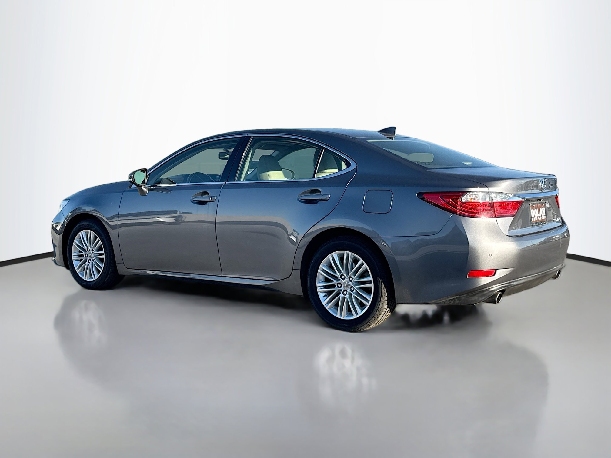 2015 Lexus ES 350 photo 4