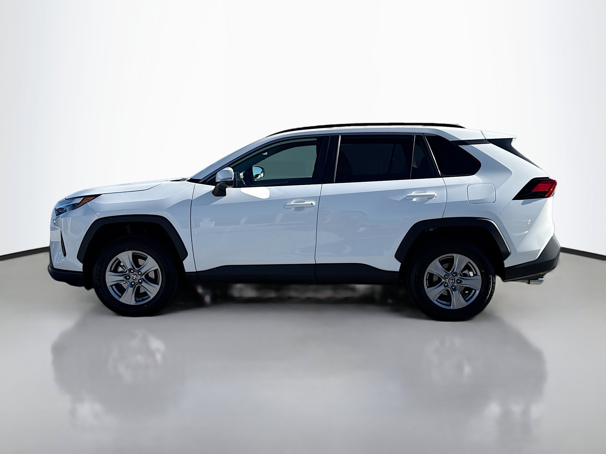 2025 Toyota RAV4 XLE photo 3