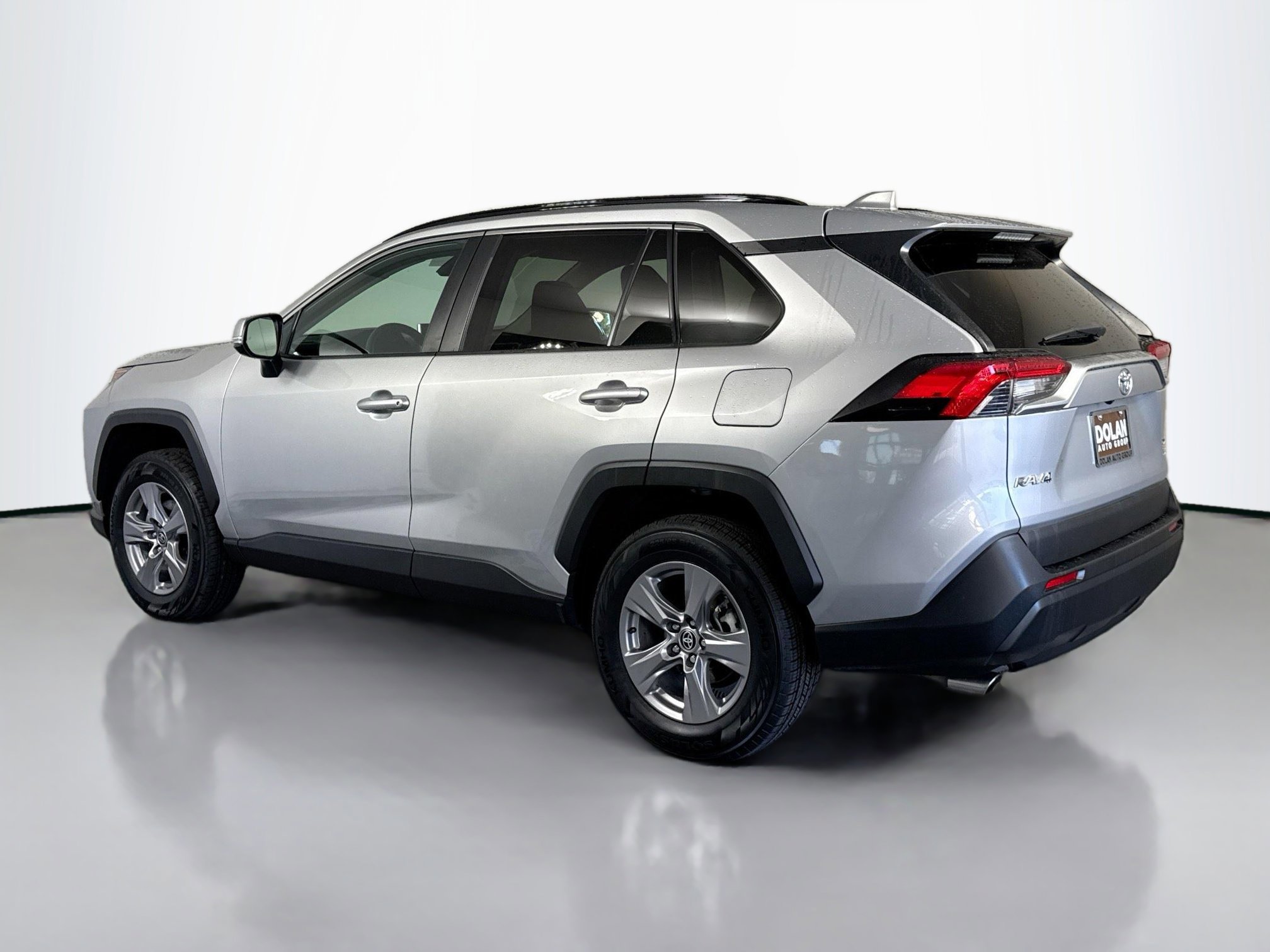 2023 Toyota RAV4 XLE photo 4