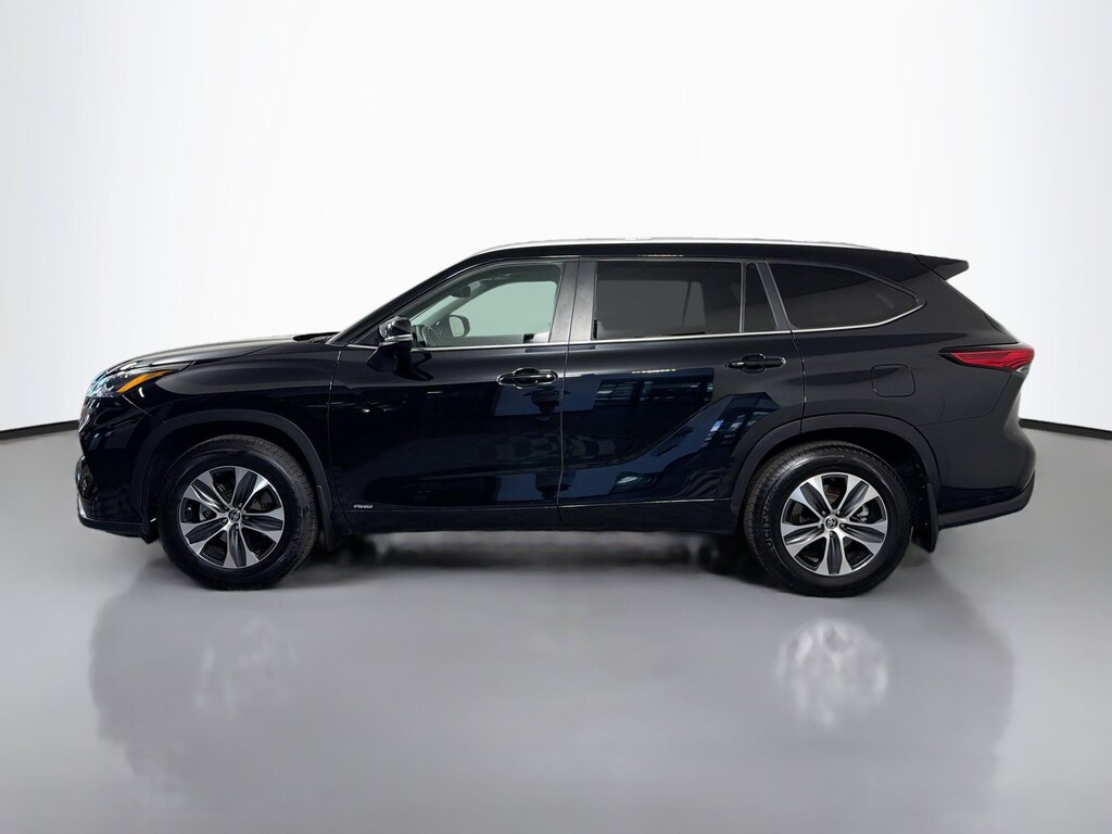 Used 2023 Toyota Highlander Hybrid XLE SUV