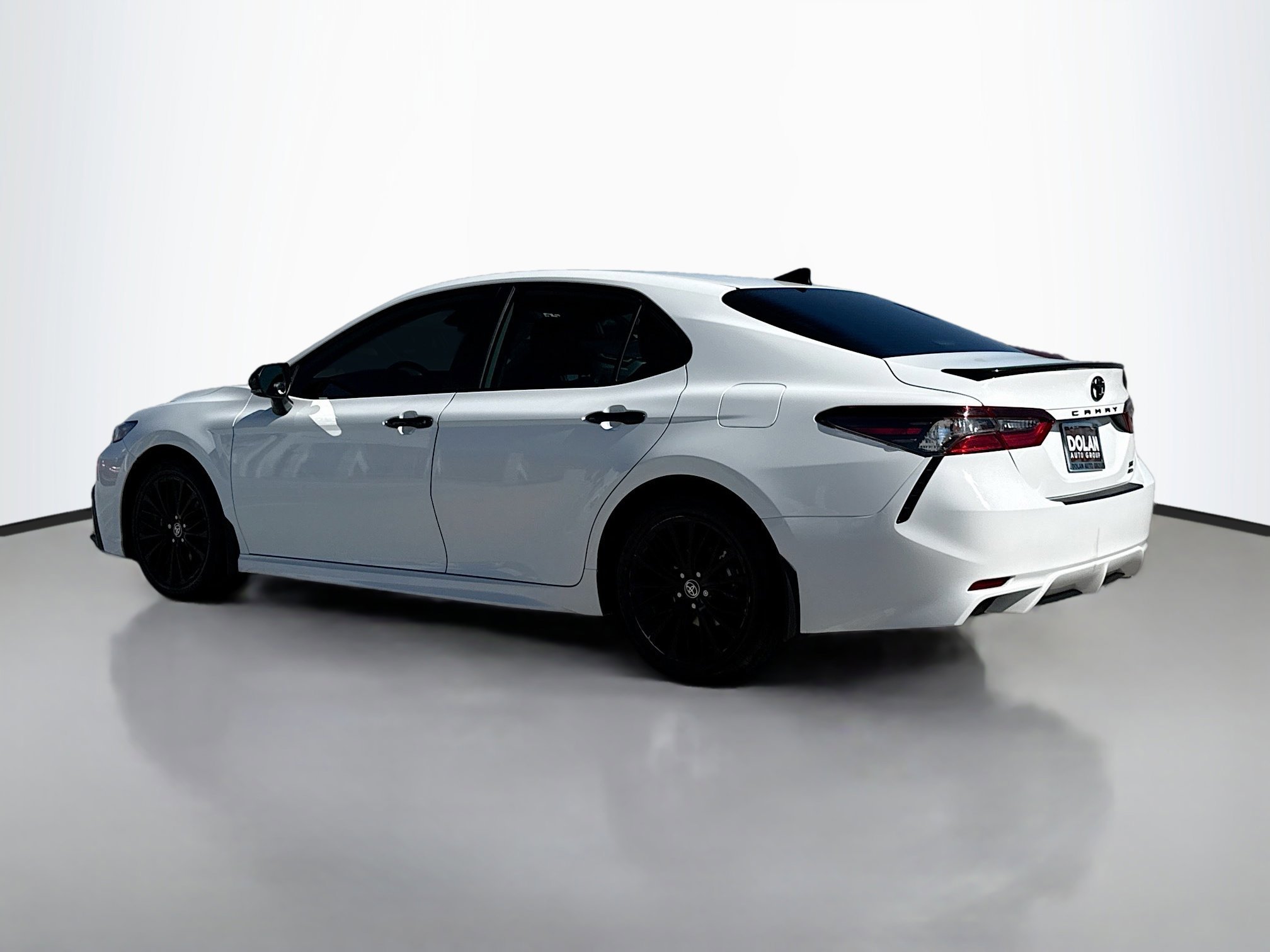 2022 Toyota Camry SE photo 3