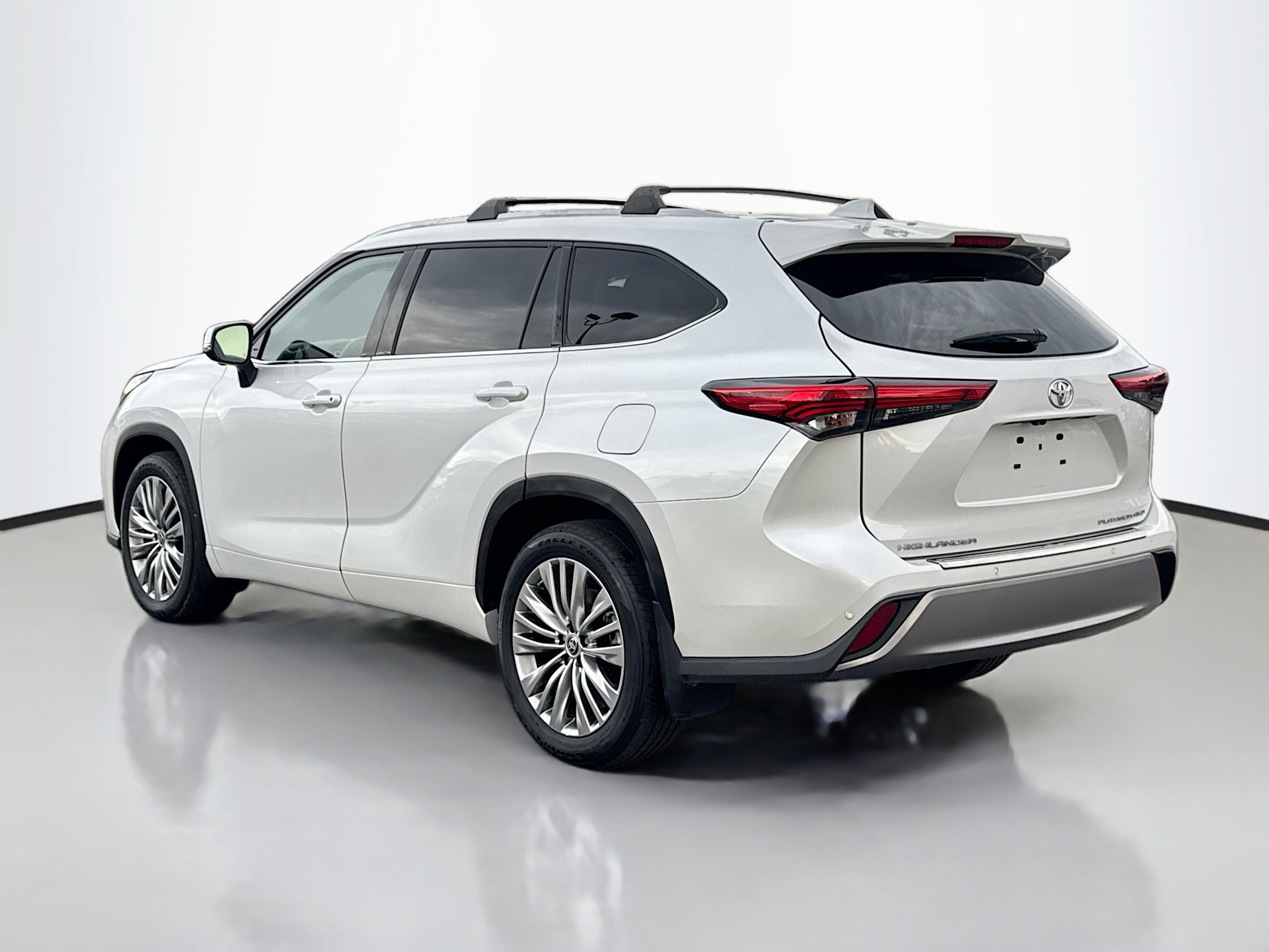 2023 Toyota Highlander Platinum photo 3