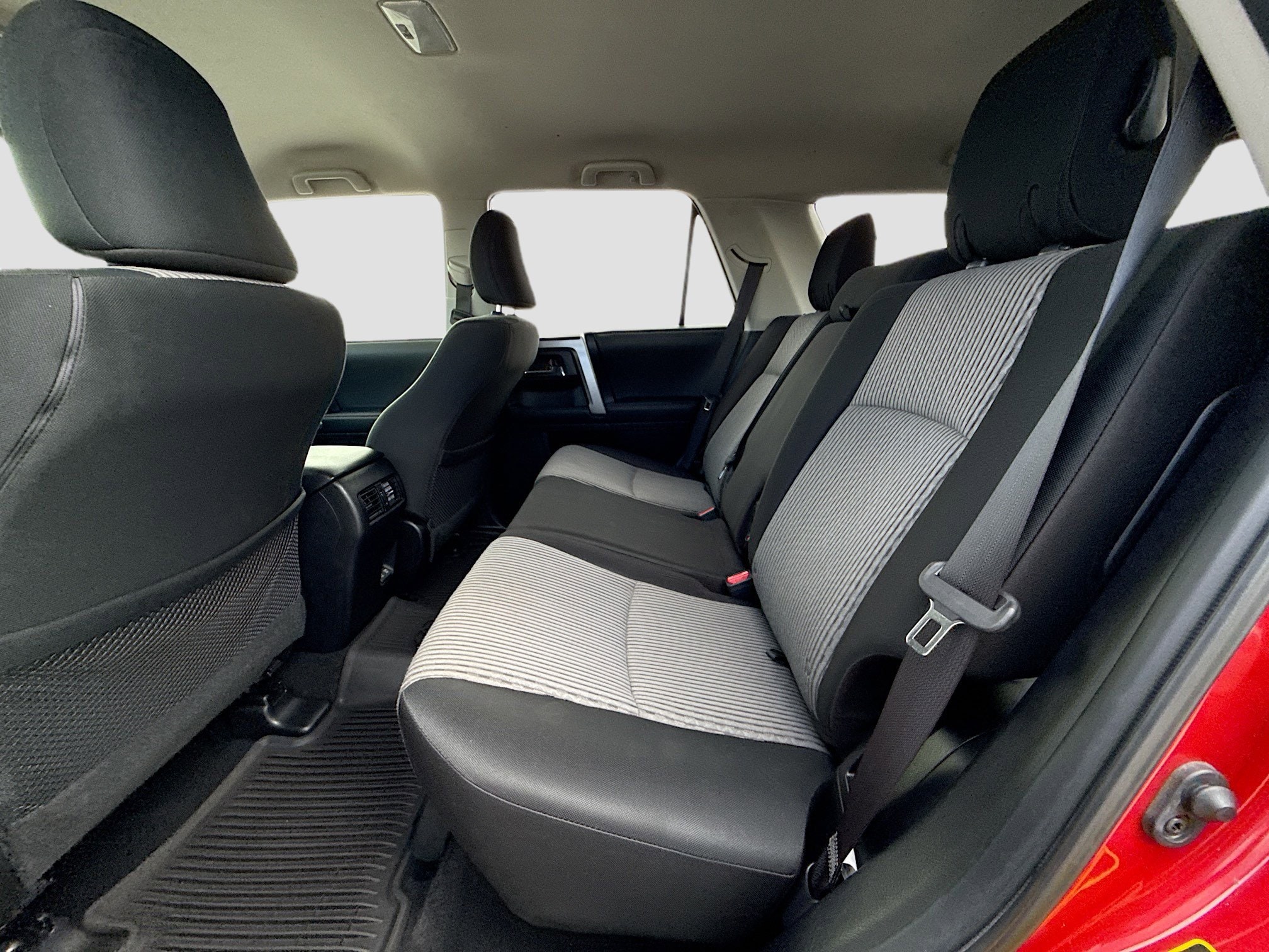 2020 Toyota 4Runner SR5 - Photo 8