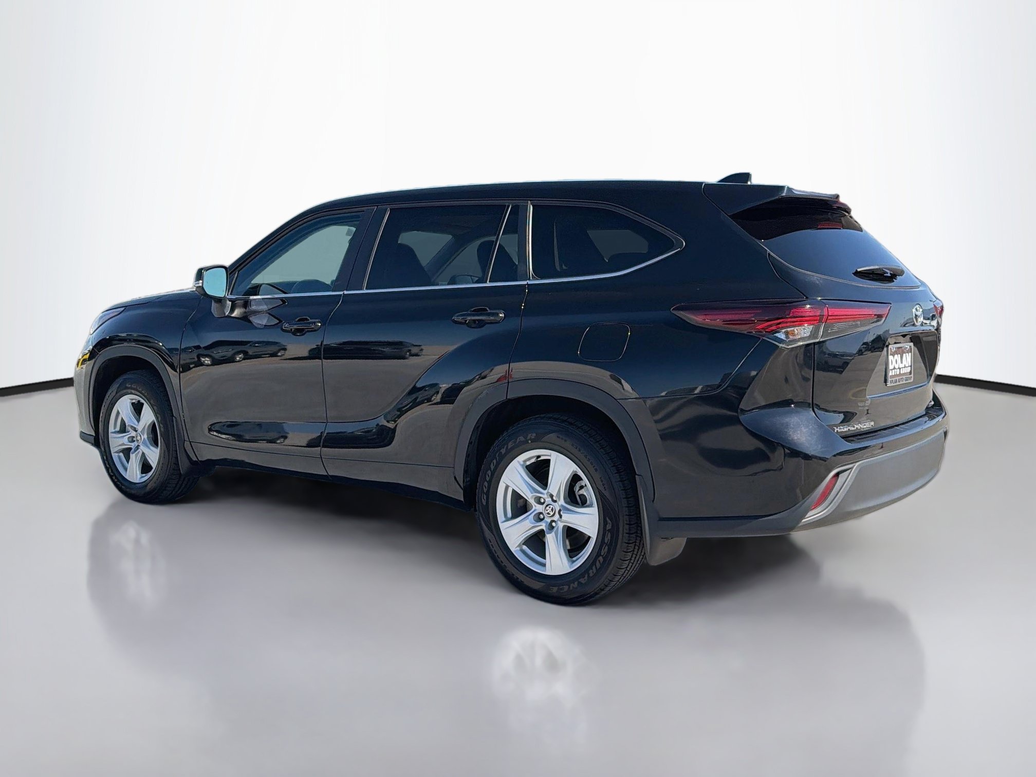 Used 2025 Toyota Highlander LE SUV