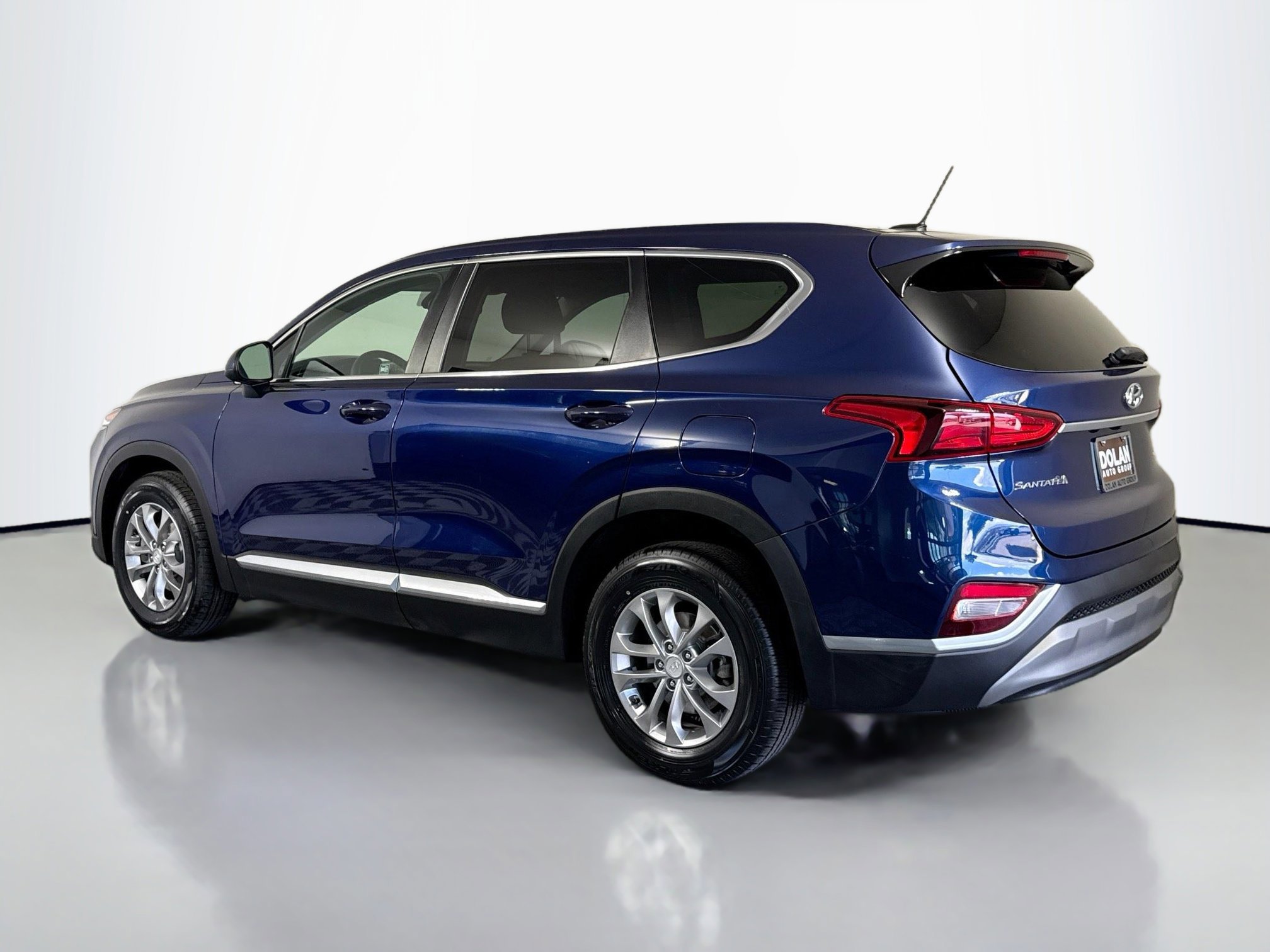 2020 Hyundai Santa Fe SE photo 3