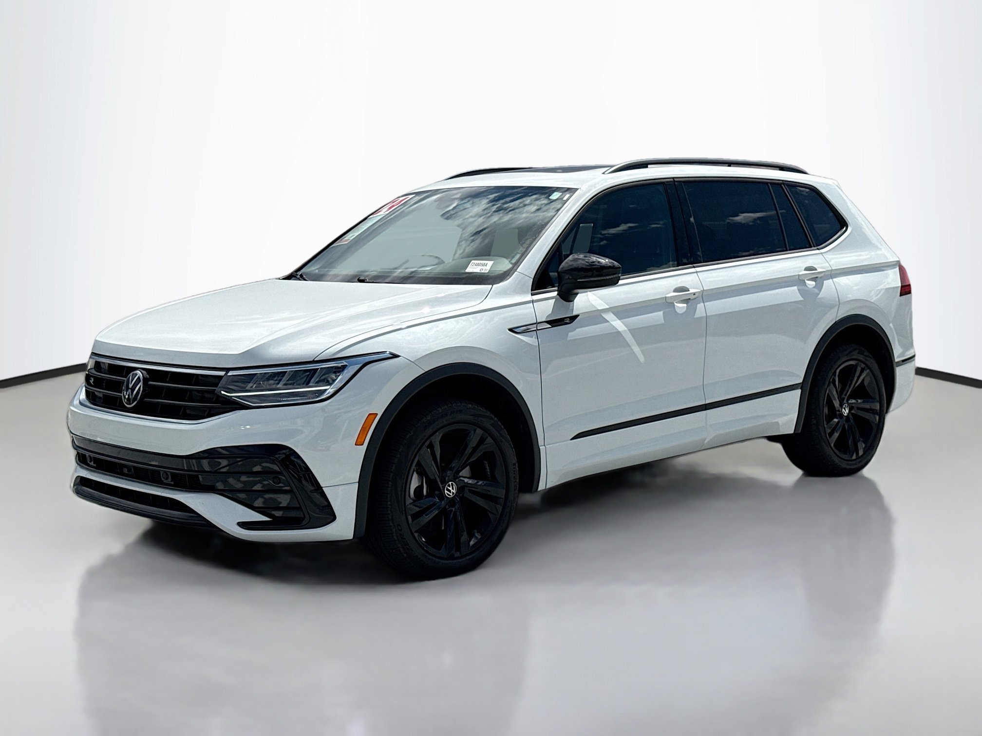 2024 Volkswagen Tiguan SE R-Line Black photo 3