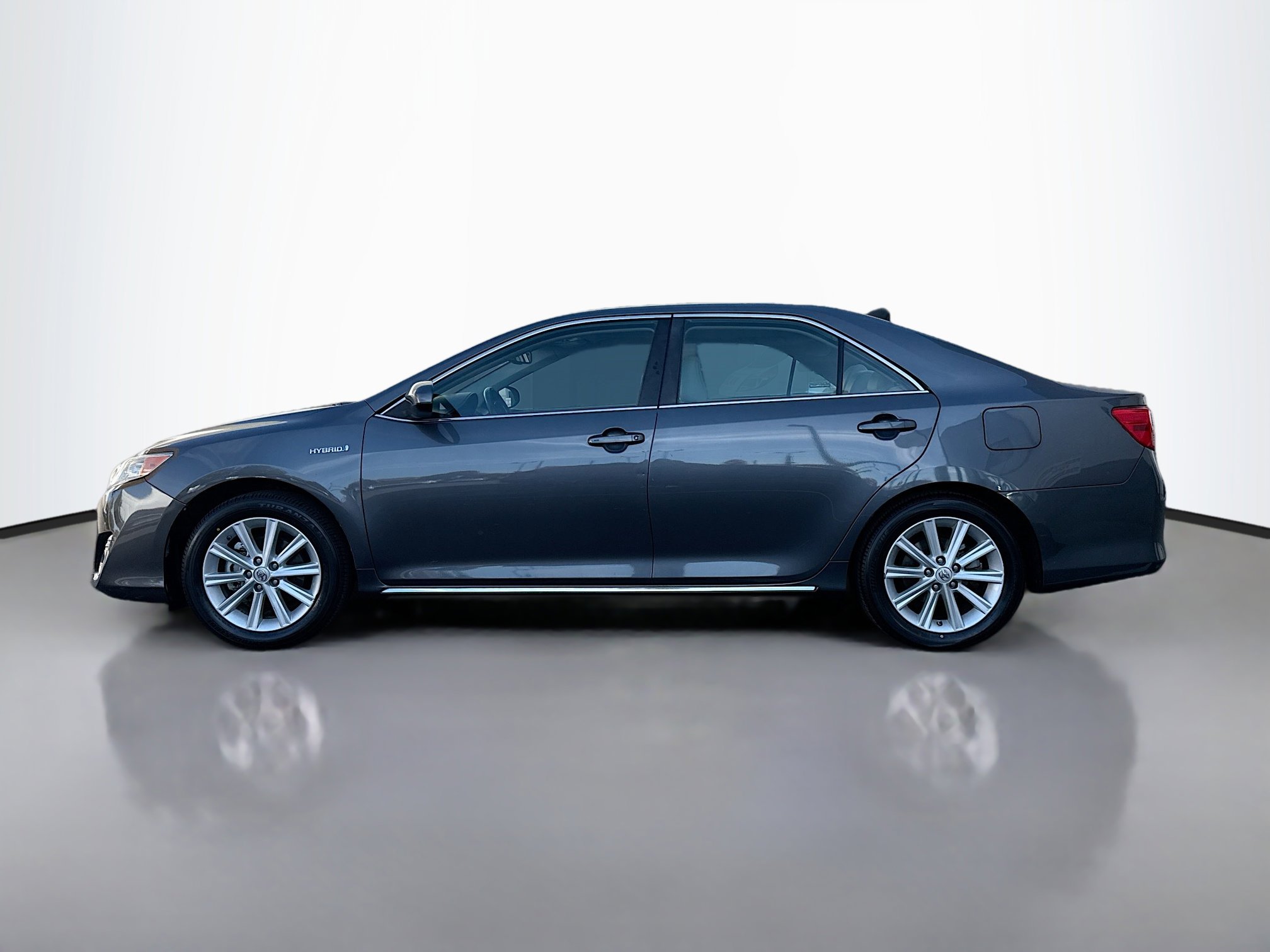 2014 Toyota Camry Hybrid XLE photo 3