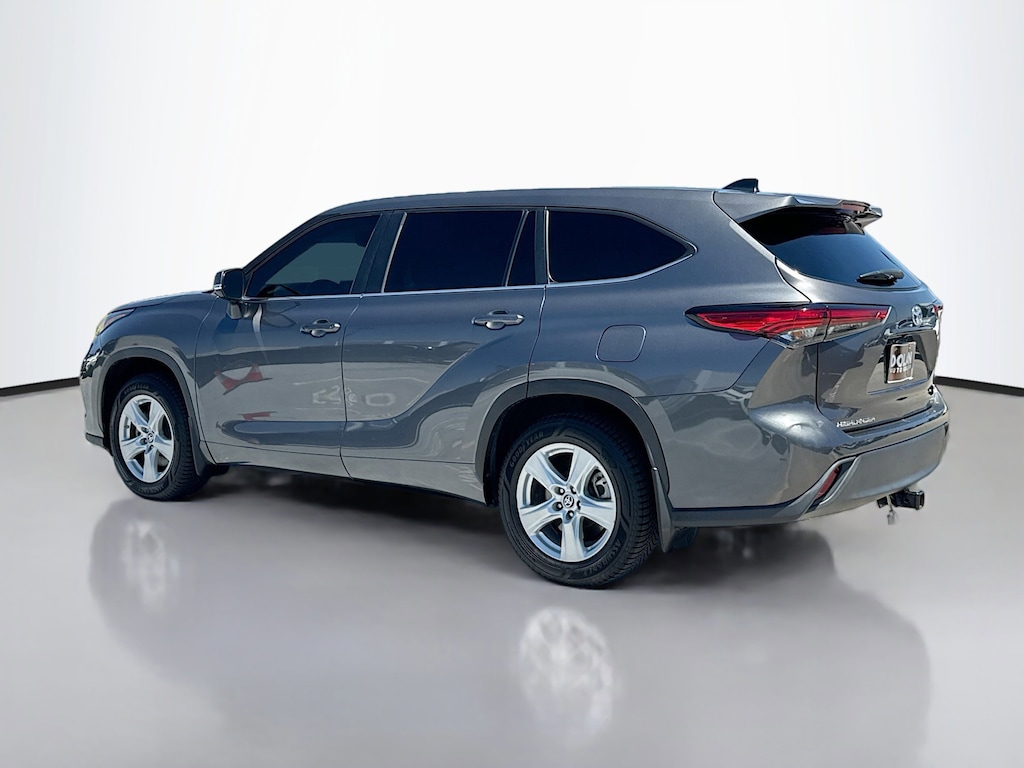 Used 2023 Toyota Highlander LE SUV