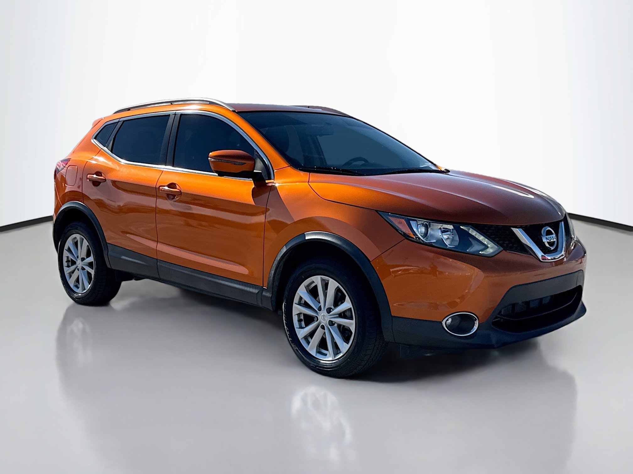 2016 Nissan Frontier SV Crew Cab photo 2