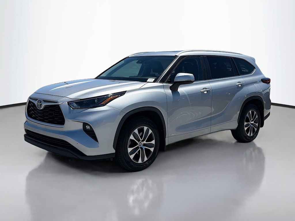 Used 2023 Toyota Highlander Hybrid XLE SUV