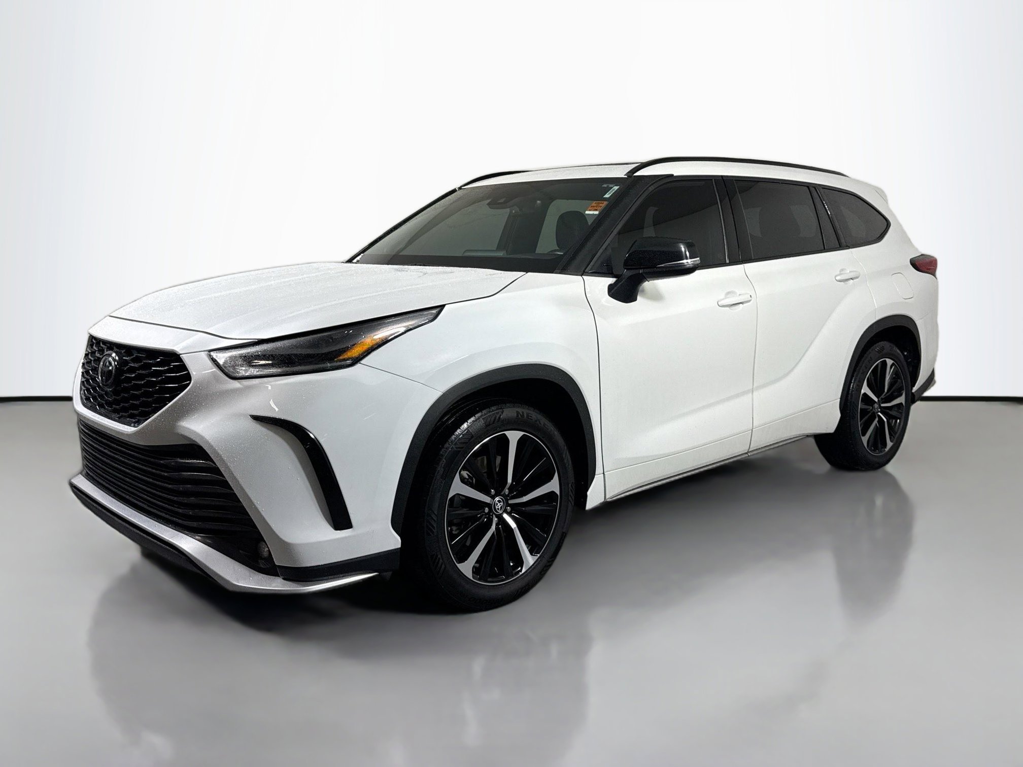 2022 Toyota Highlander XSE photo 2
