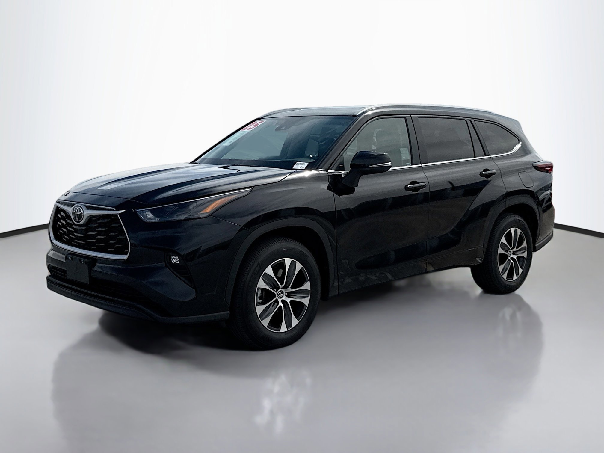 2025 Toyota Highlander XLE photo 4