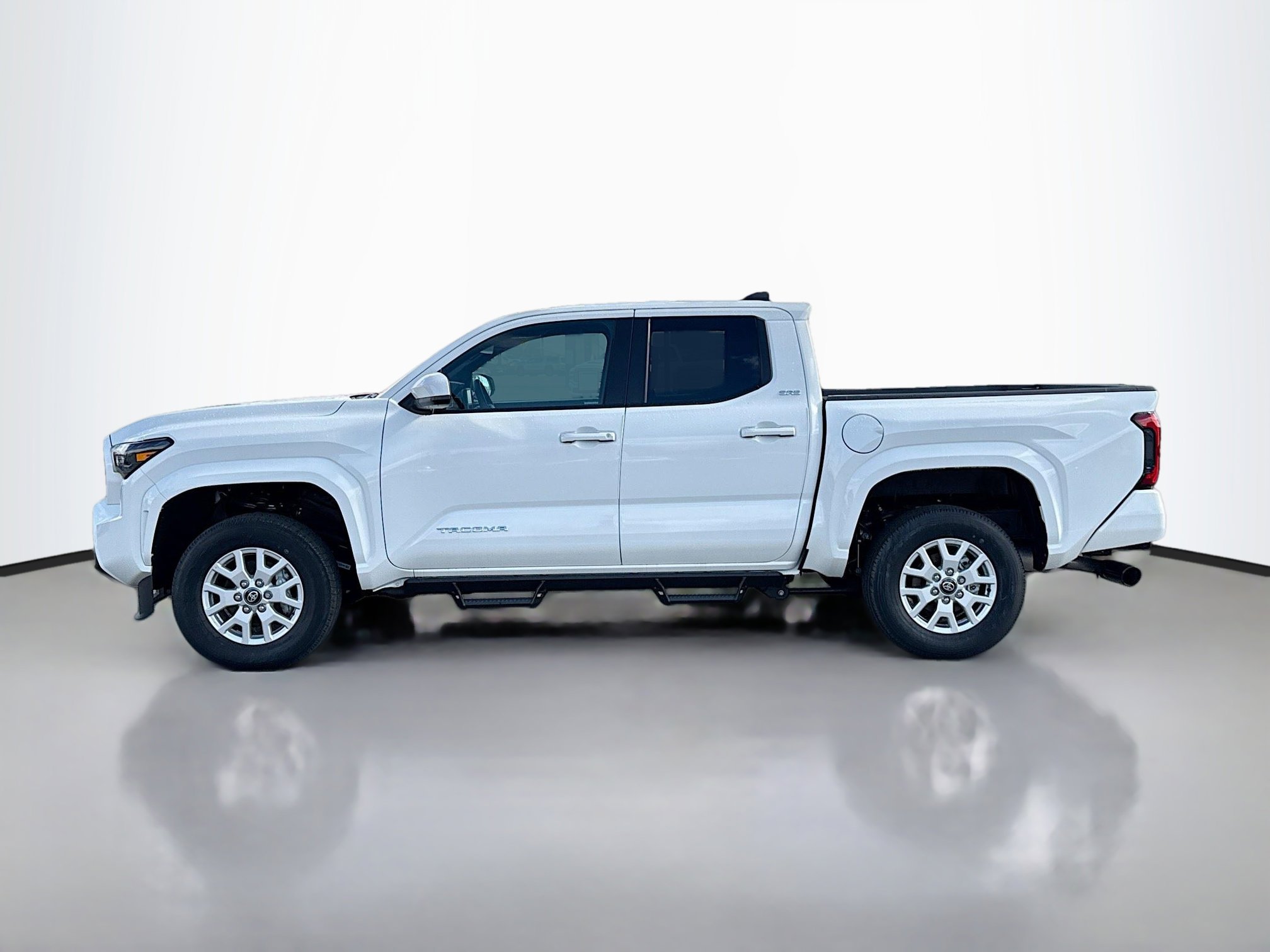 2025 Toyota Tacoma SR5 photo 3