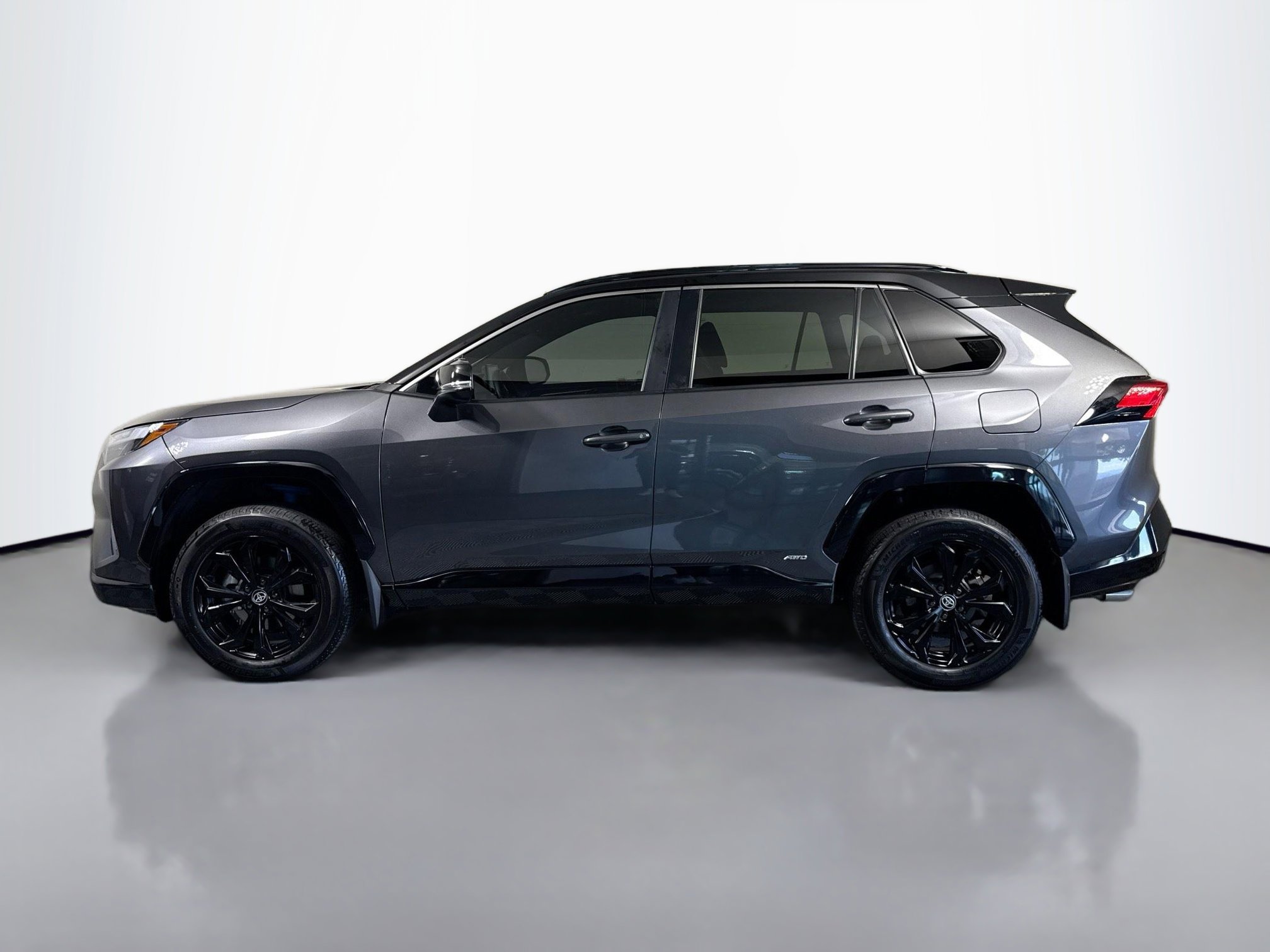 2024 Toyota RAV4 Hybrid XSE photo 2