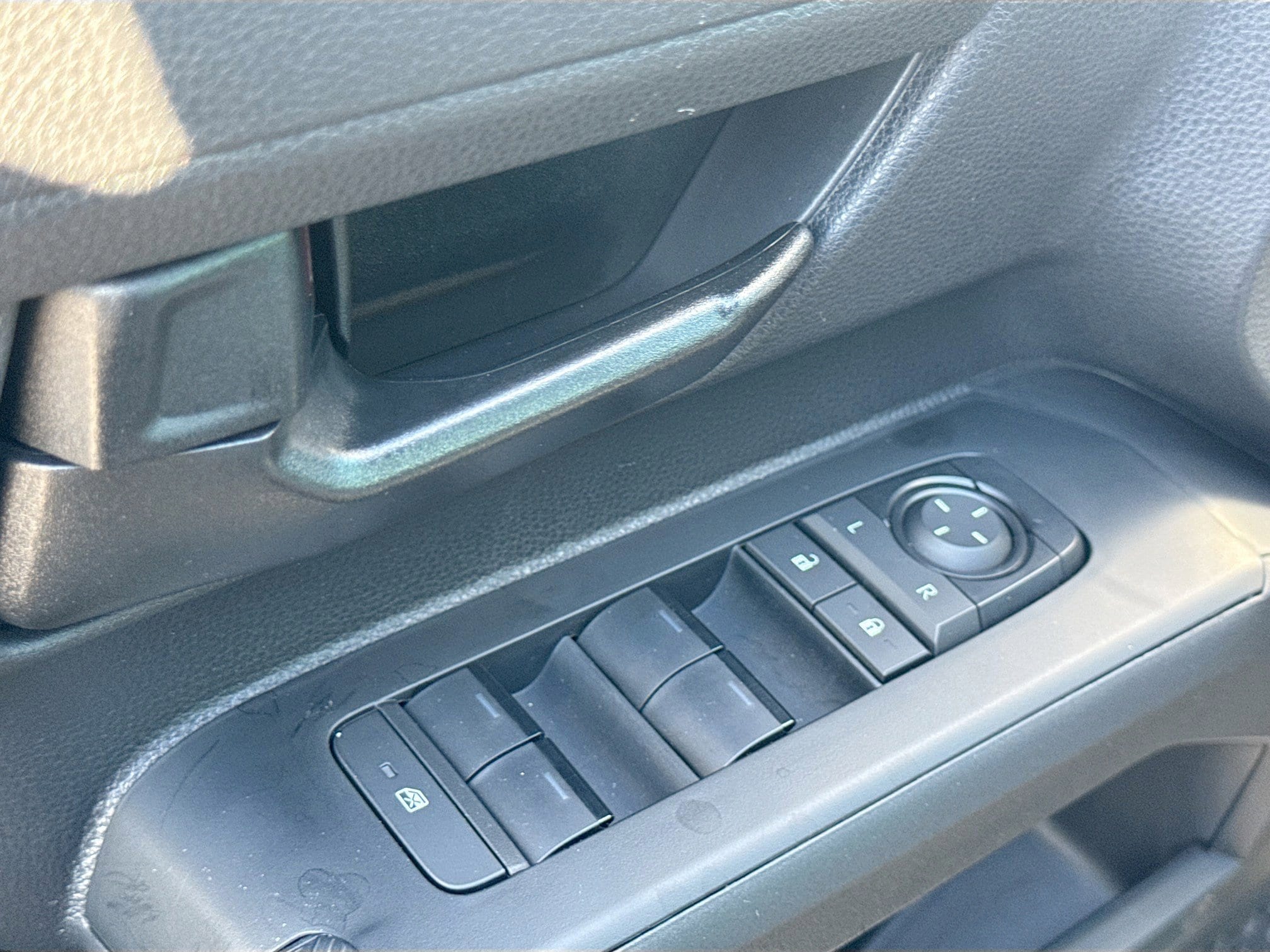 2025 Toyota Tacoma SR5 - Photo 22