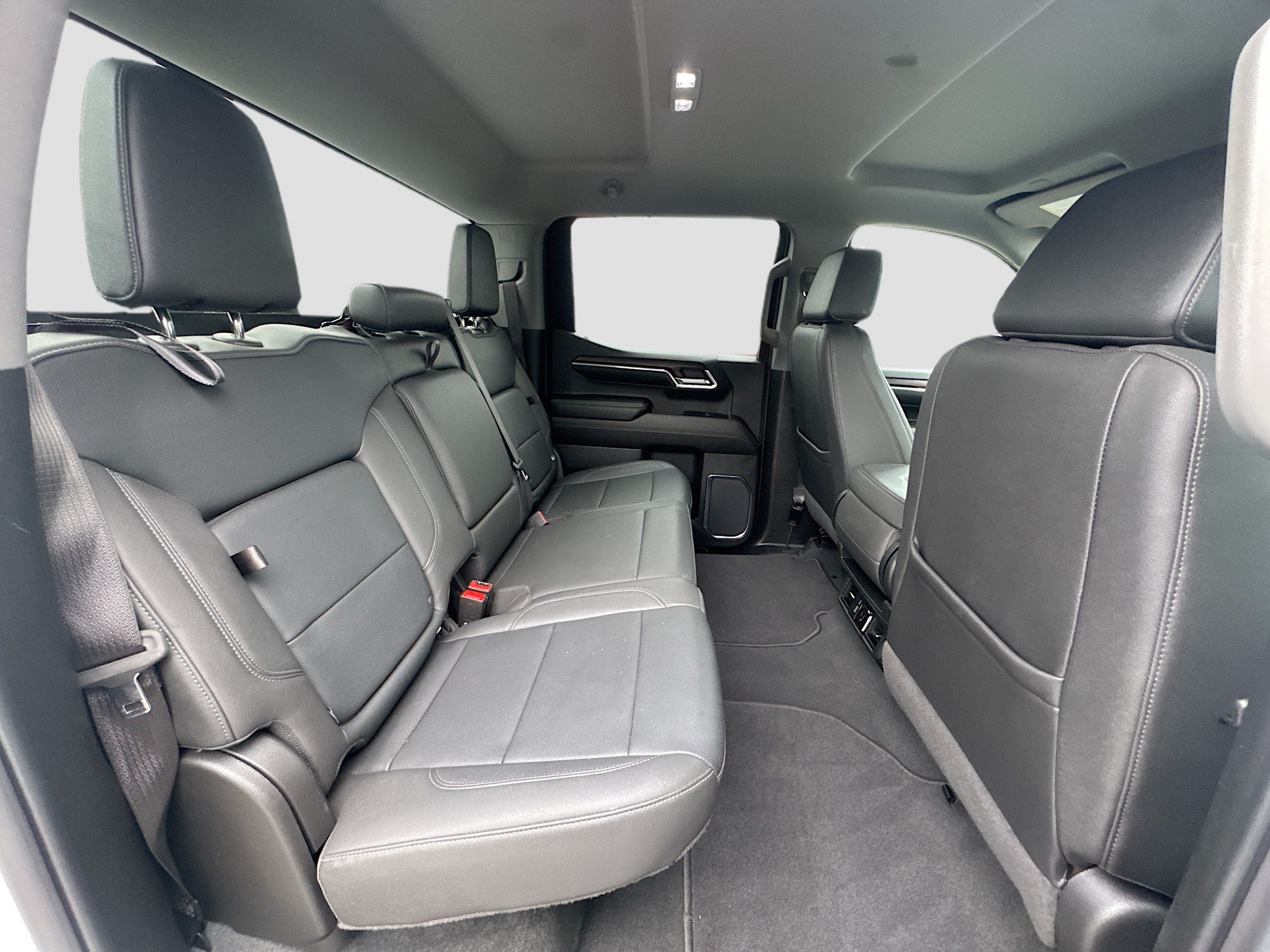 2024 GMC Sierra 1500 SLT - Photo 24