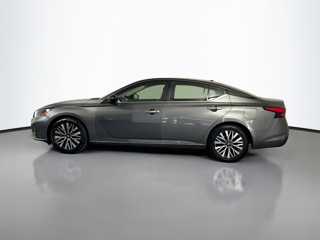 Used 2024 Nissan Altima 2.5 SV Sedan