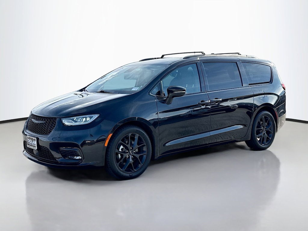 Used 2023 Chrysler Pacifica Limited Van Passenger Van