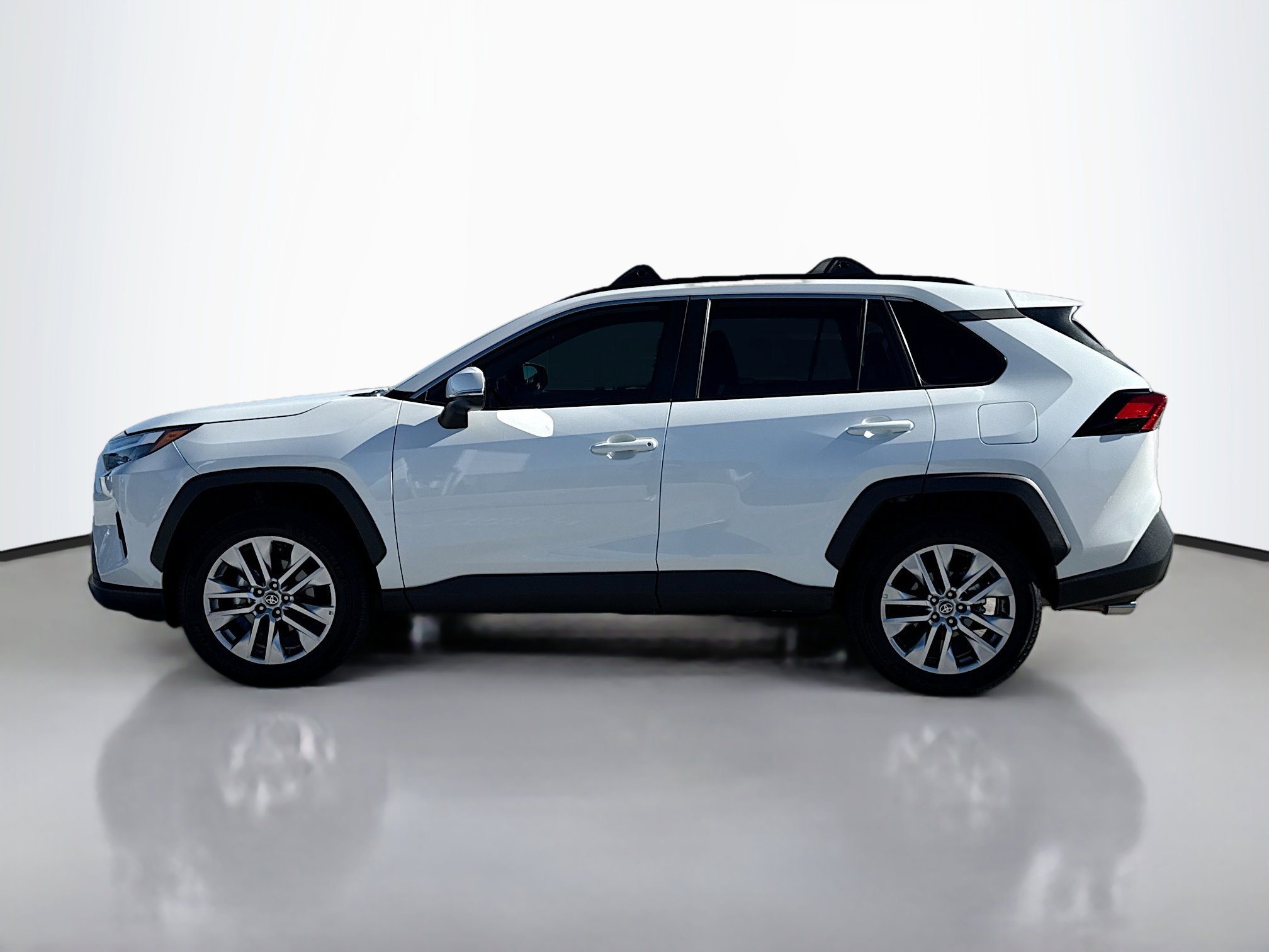 2024 Toyota RAV4 XLE Premium photo 3