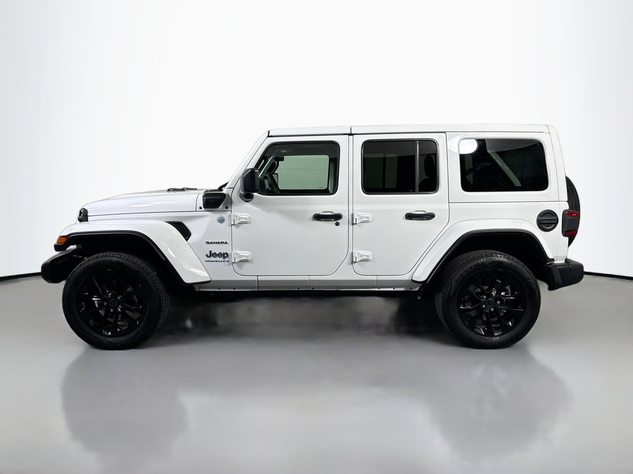 2024 Jeep Wrangler Sahara 4xe photo 3