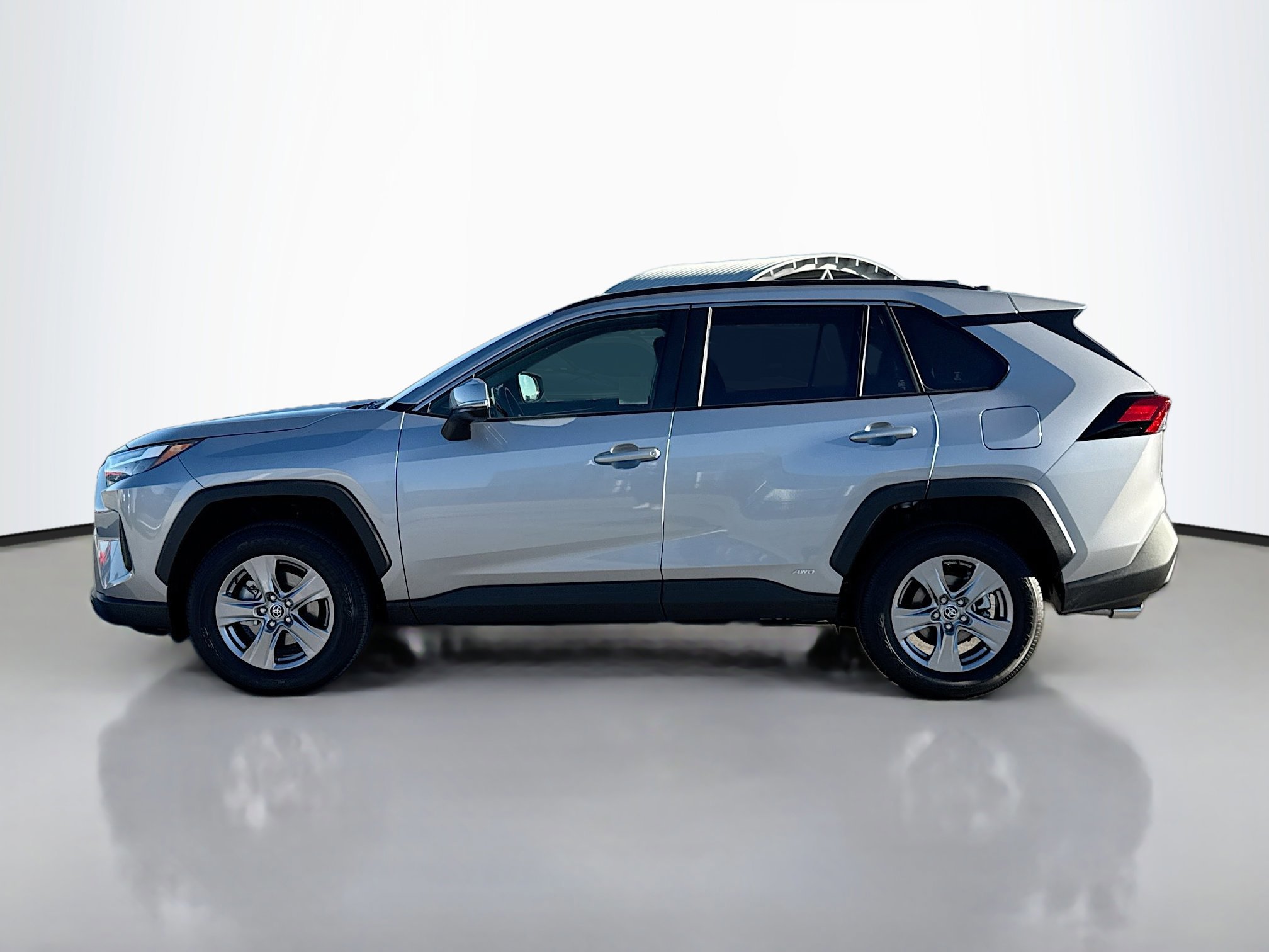 2025 Toyota RAV4 Hybrid LE photo 2